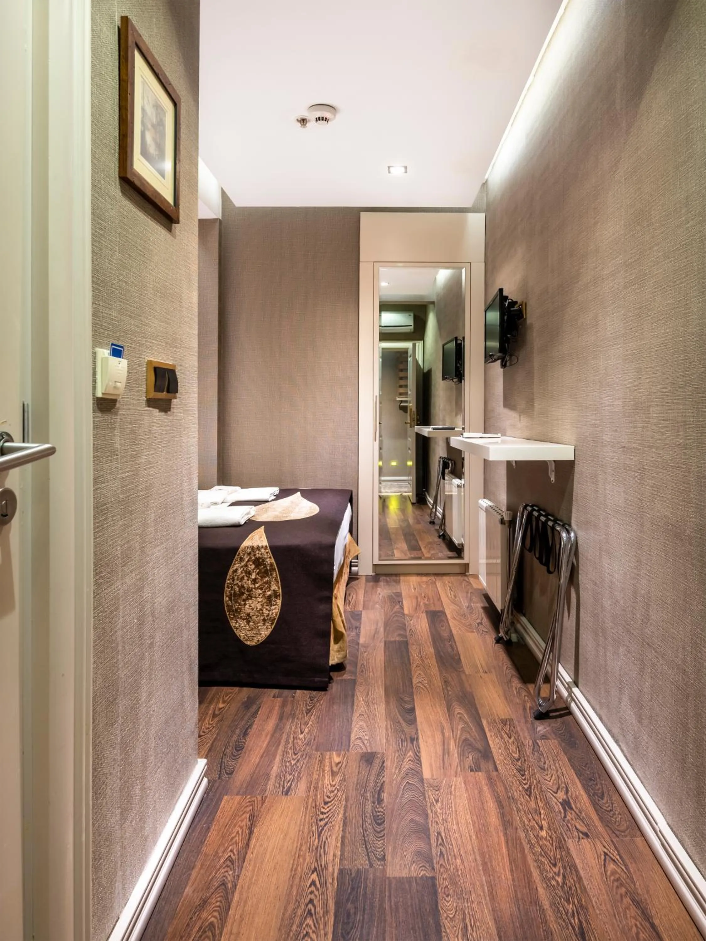 Bed in Golden Gate Hotel Topkapı