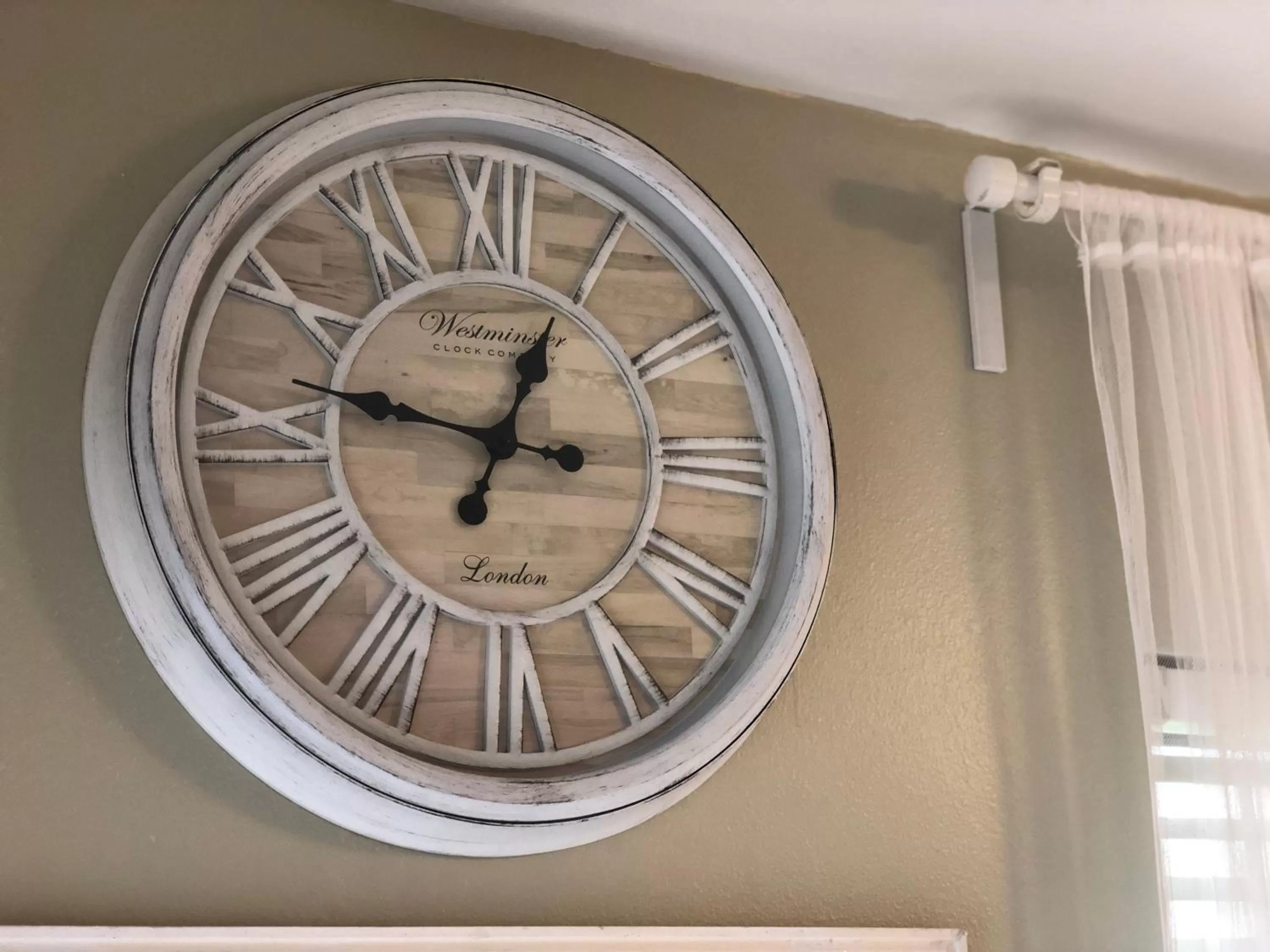 Living room in Hollywood Light Haven Lodge