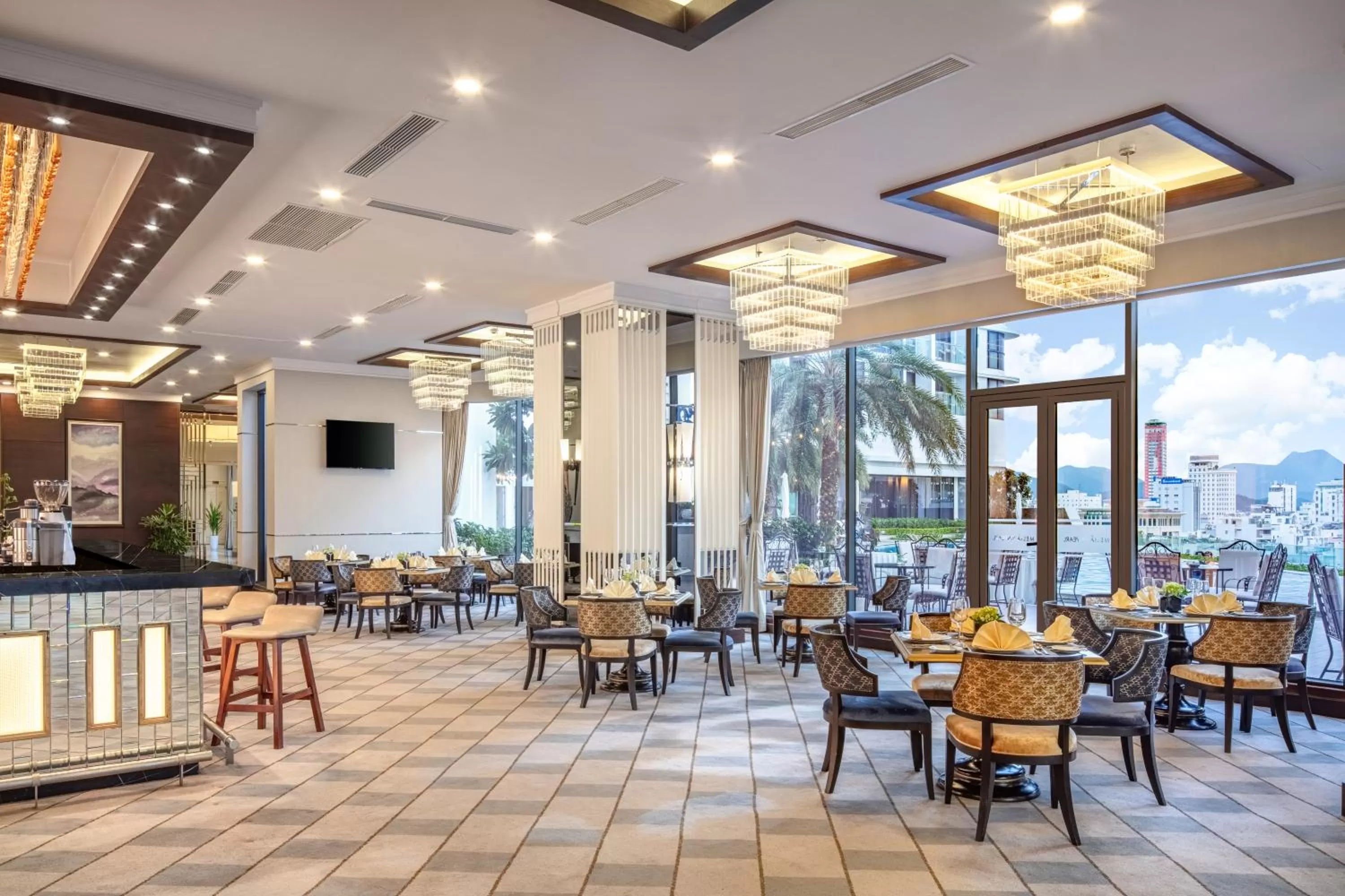 Restaurant/places to eat in Meliá Vinpearl Nha Trang Empire