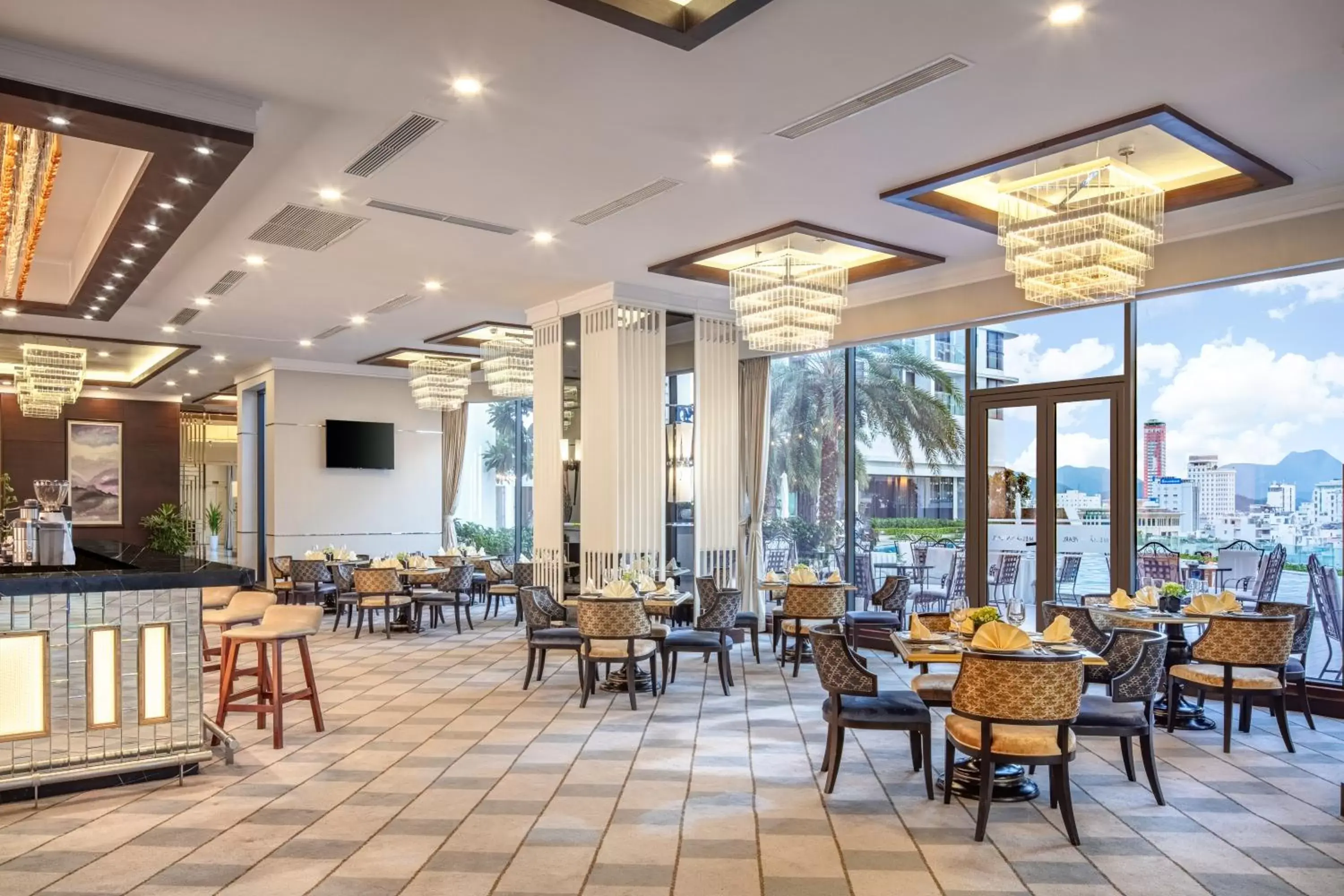 Restaurant/Places to Eat in Meliá Vinpearl Nha Trang Empire