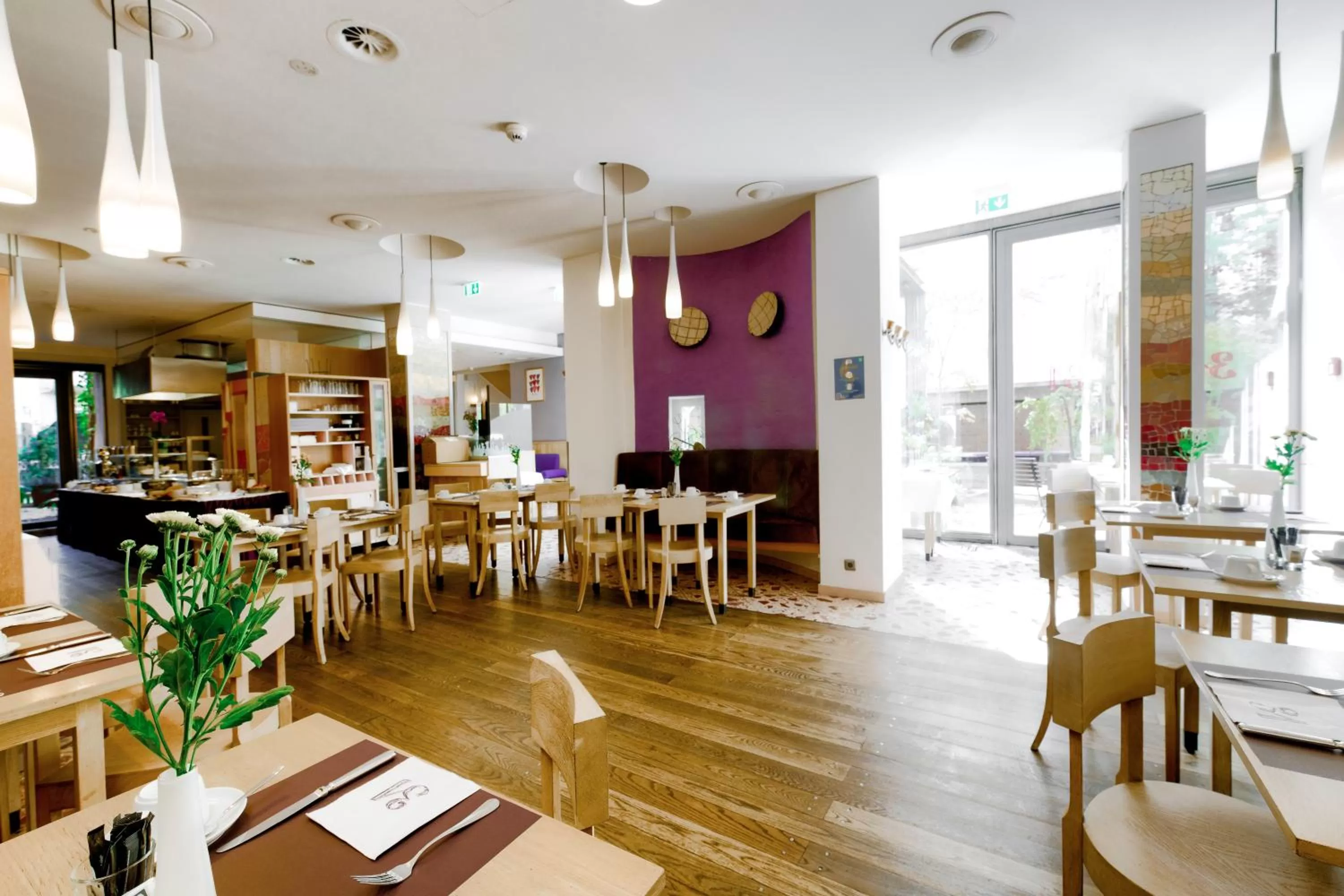 Breakfast in Hotel Bleibtreu Berlin by Golden Tulip