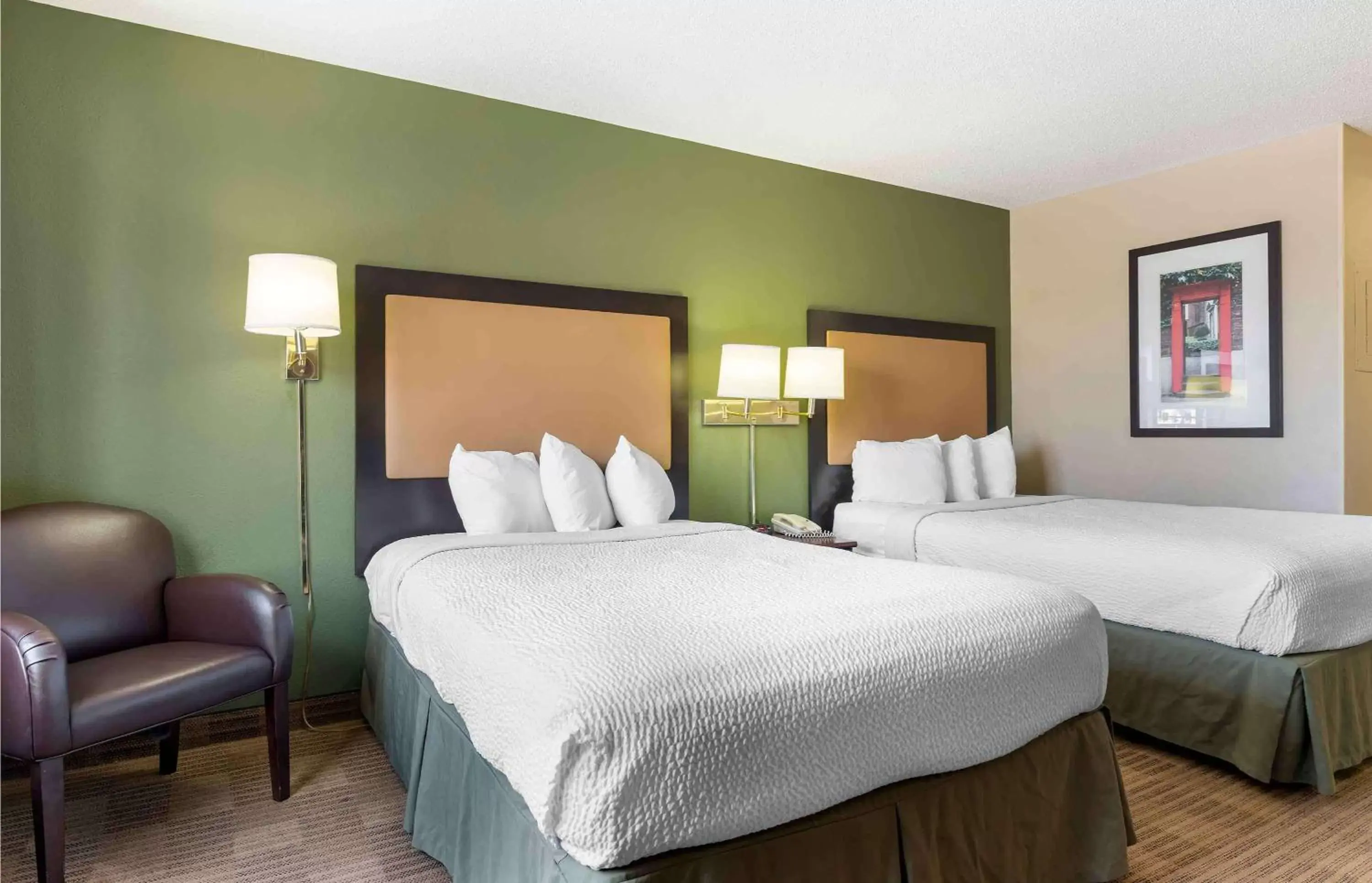 Bedroom, Bed in Extended Stay America Suites - Chicago - Hanover Park