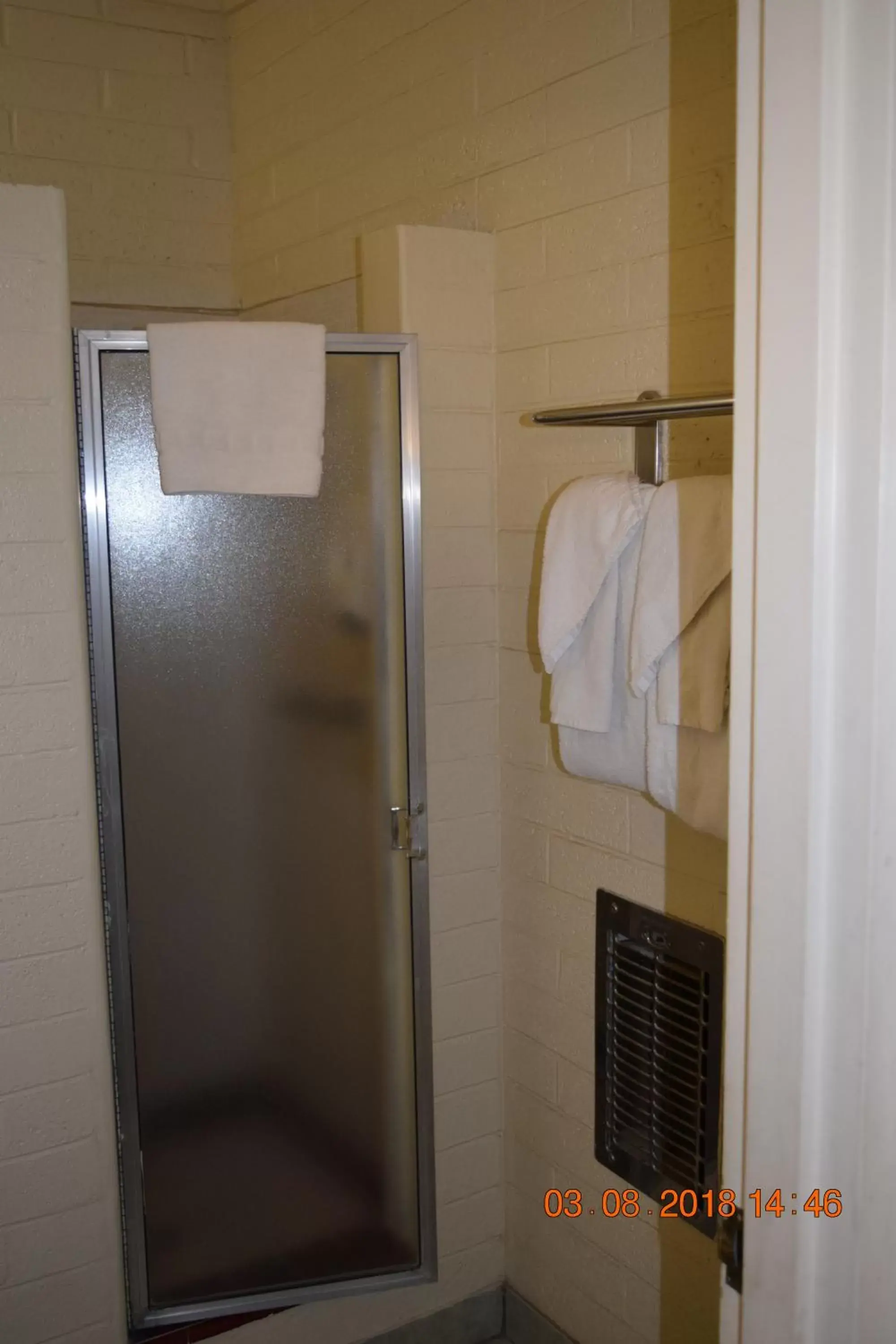 Bathroom in Stanlunds Inn and Suites