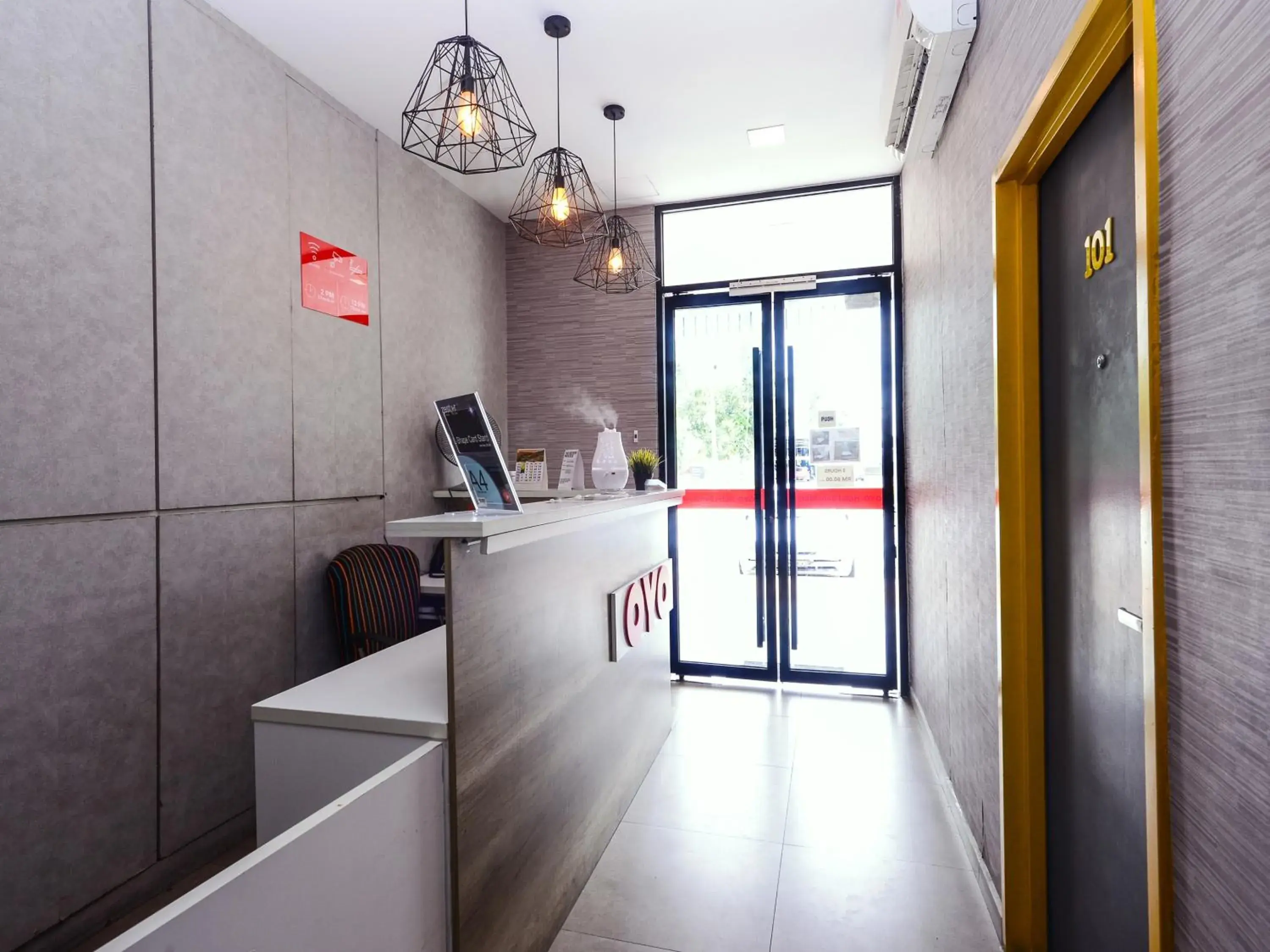 Lobby or reception, Kitchen/Kitchenette in OYO 876 Hotel Sanctuary