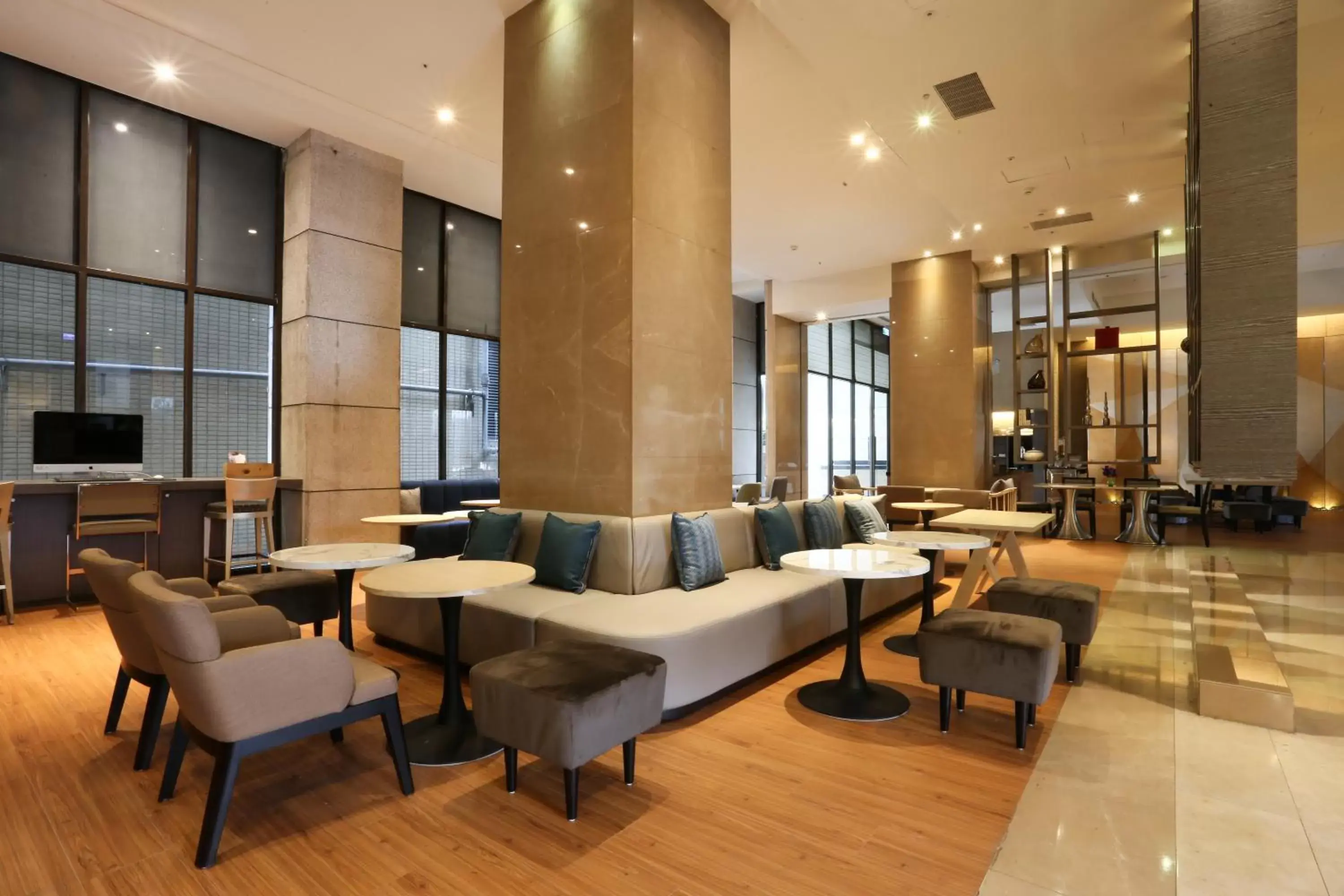 Communal lounge/ TV room, Lounge/Bar in City Suites - Taipei Nandong