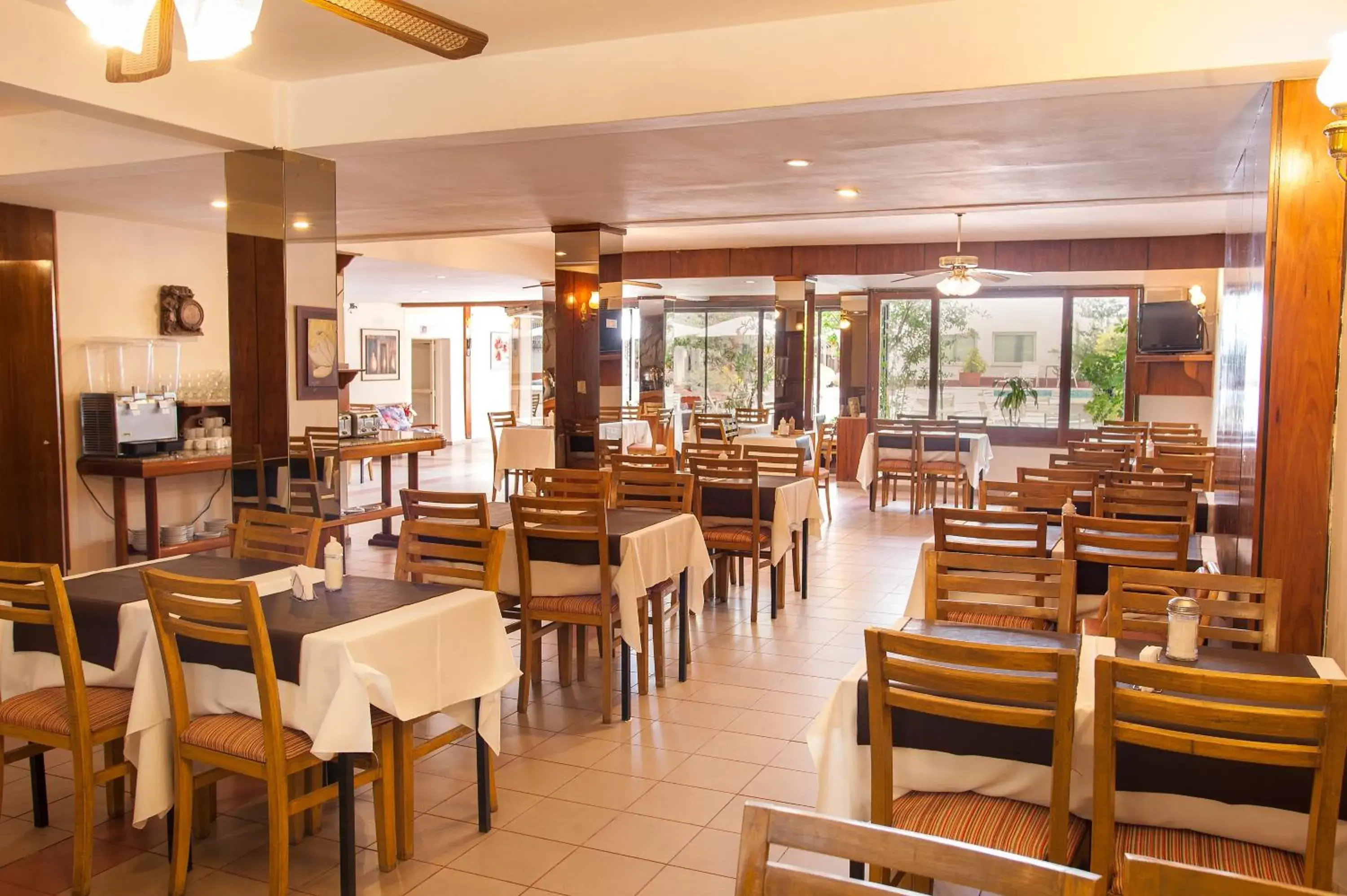 Restaurant/Places to Eat in Hotel Carollo