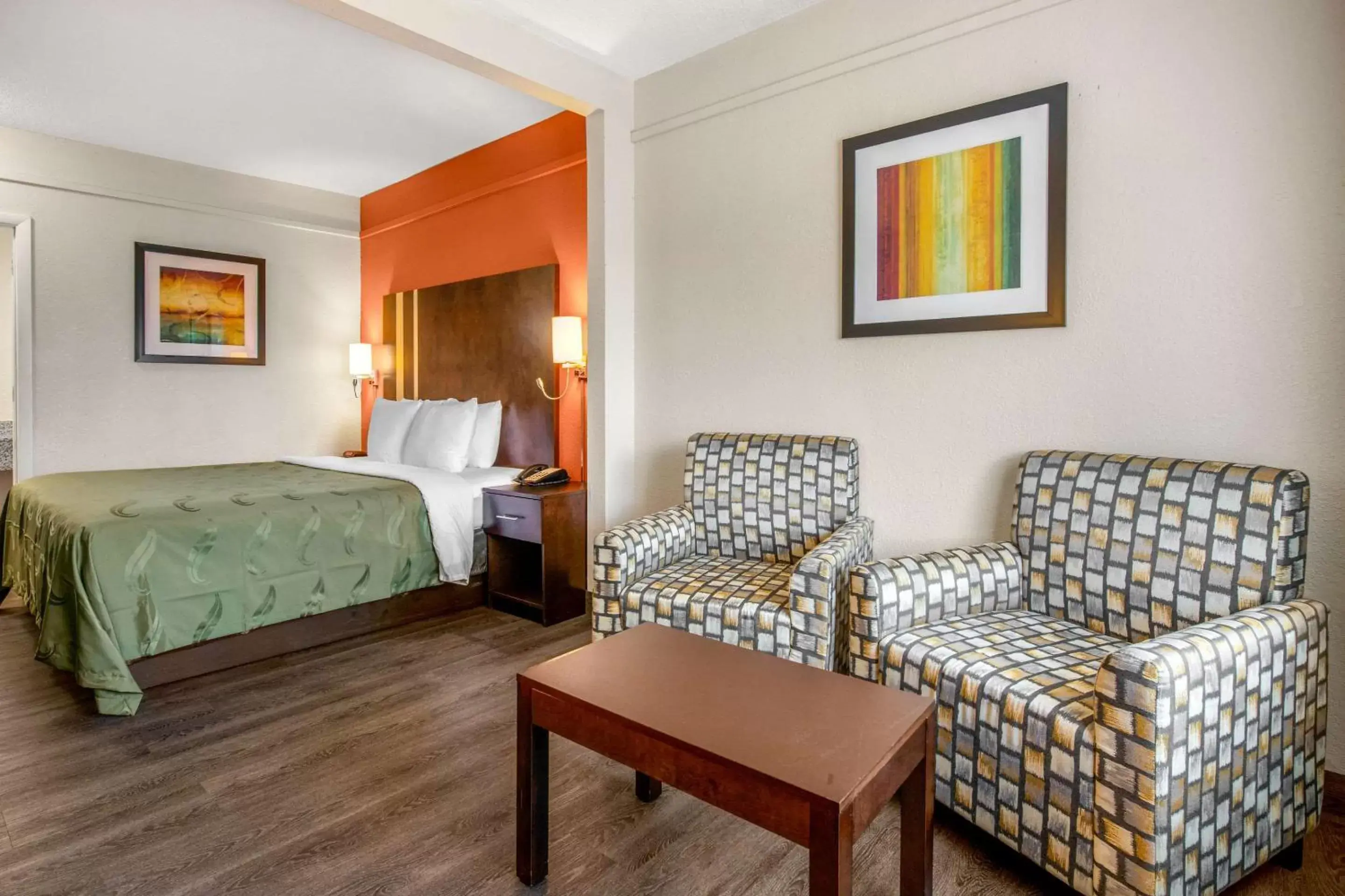 Standard King Room in Quality Inn & Suites Jacksonville-Baymeadows Standard King Room in Quality Inn & Suites Jacksonville-Baymeadows