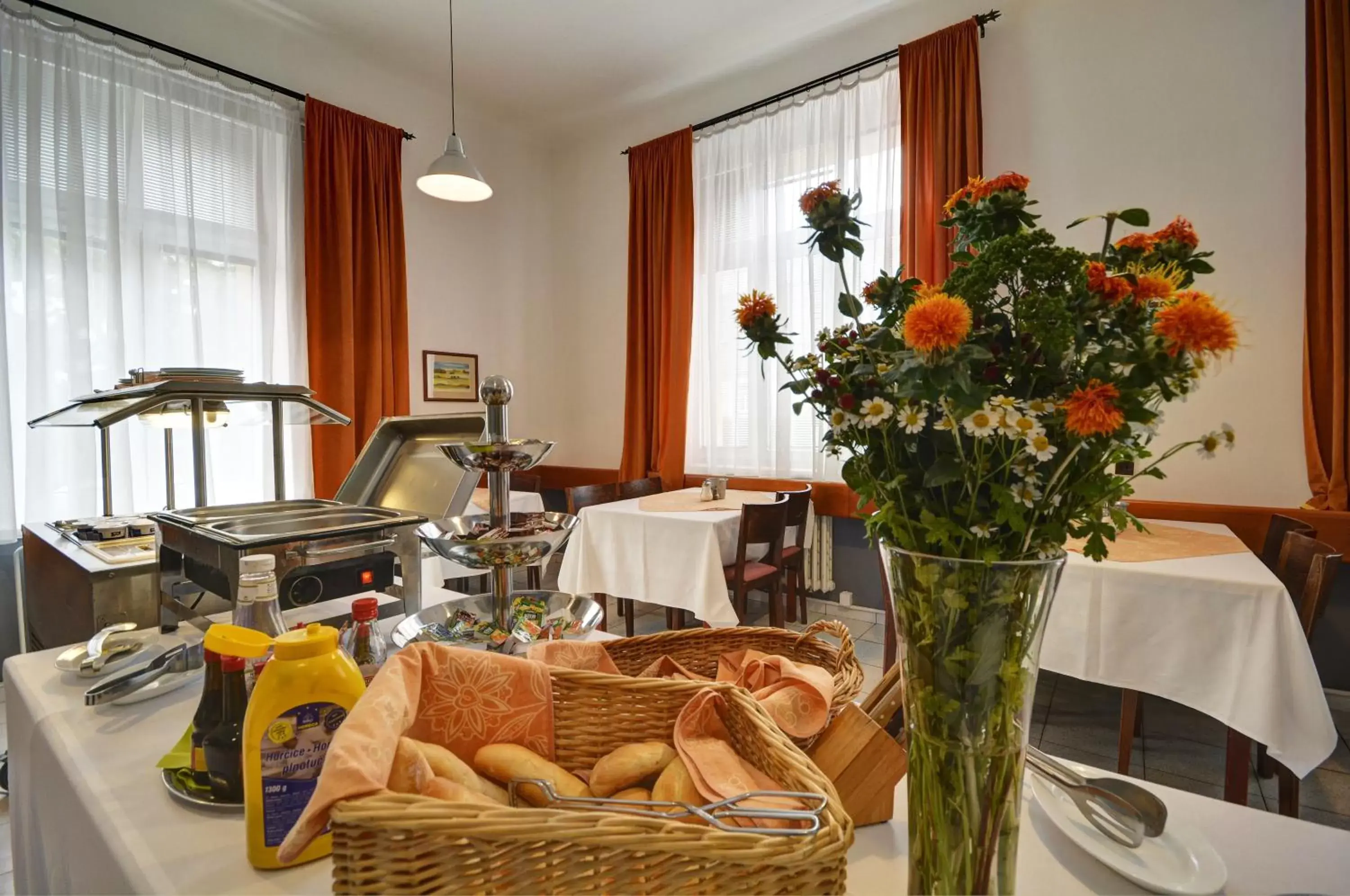 Breakfast, Restaurant/Places to Eat in Hotel Svornost