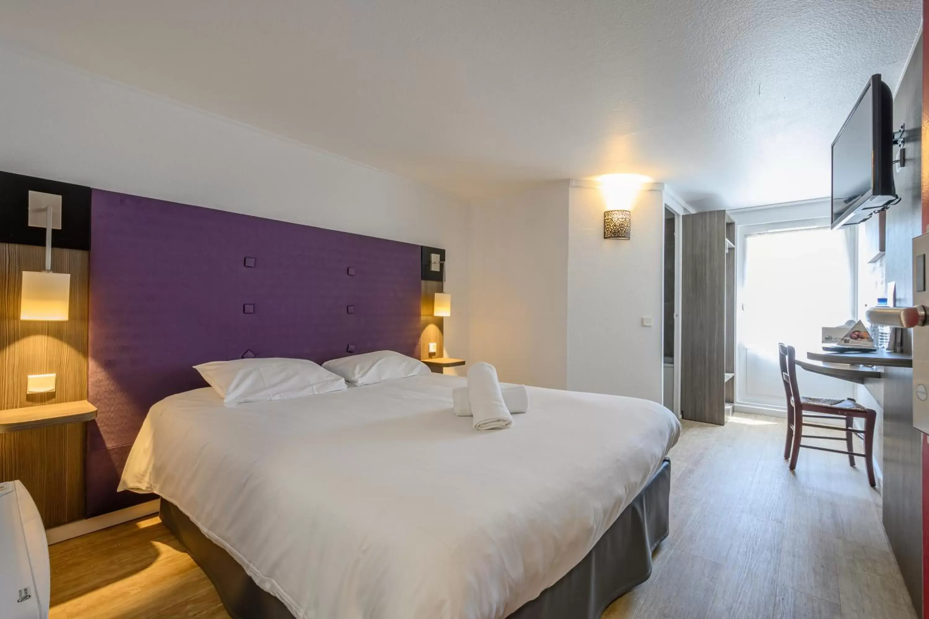 Photo of the whole room, Bed in Brit Hotel Reims La Neuvillette
