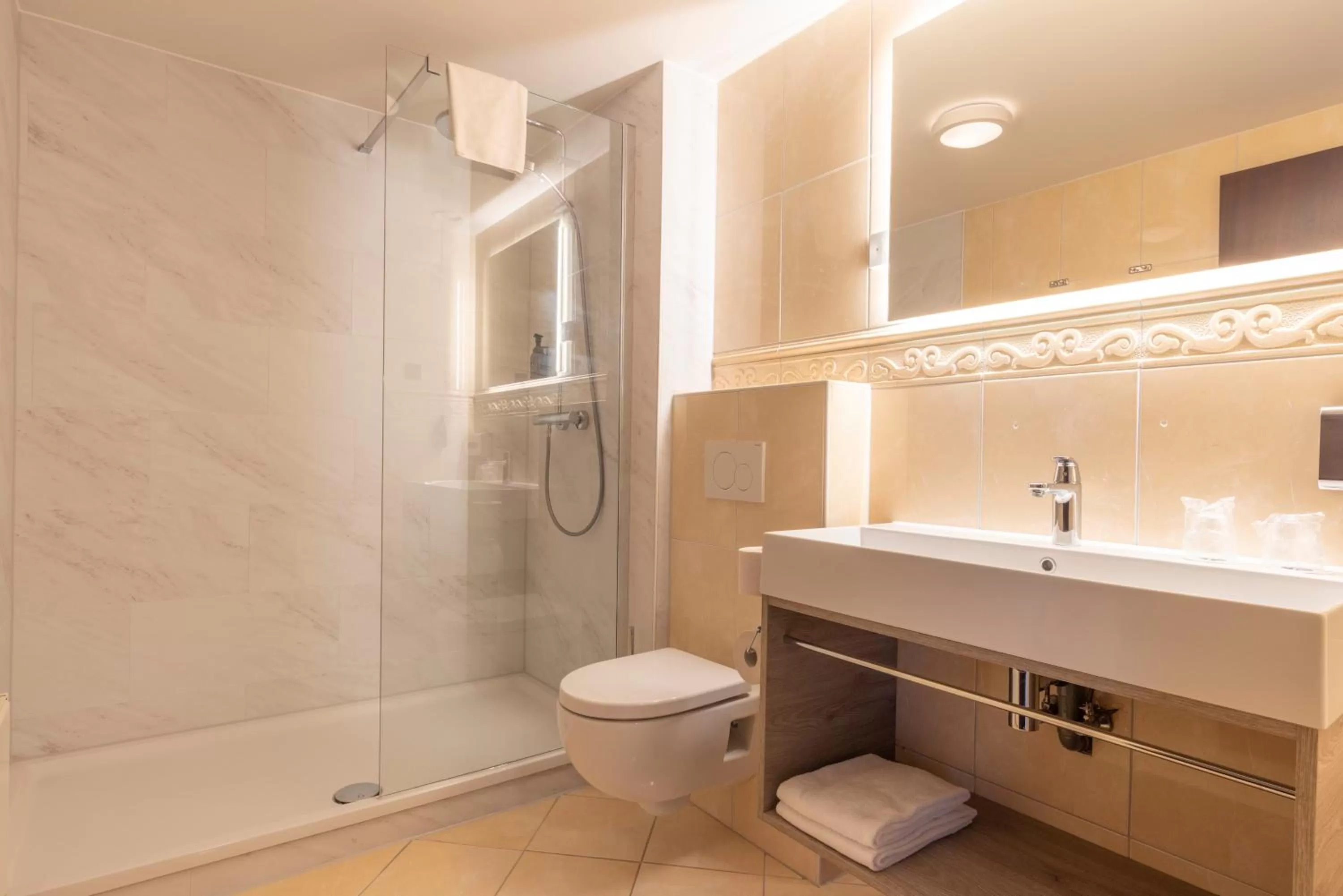 Bathroom in Fletcher Familiehotel De Hunzebergen