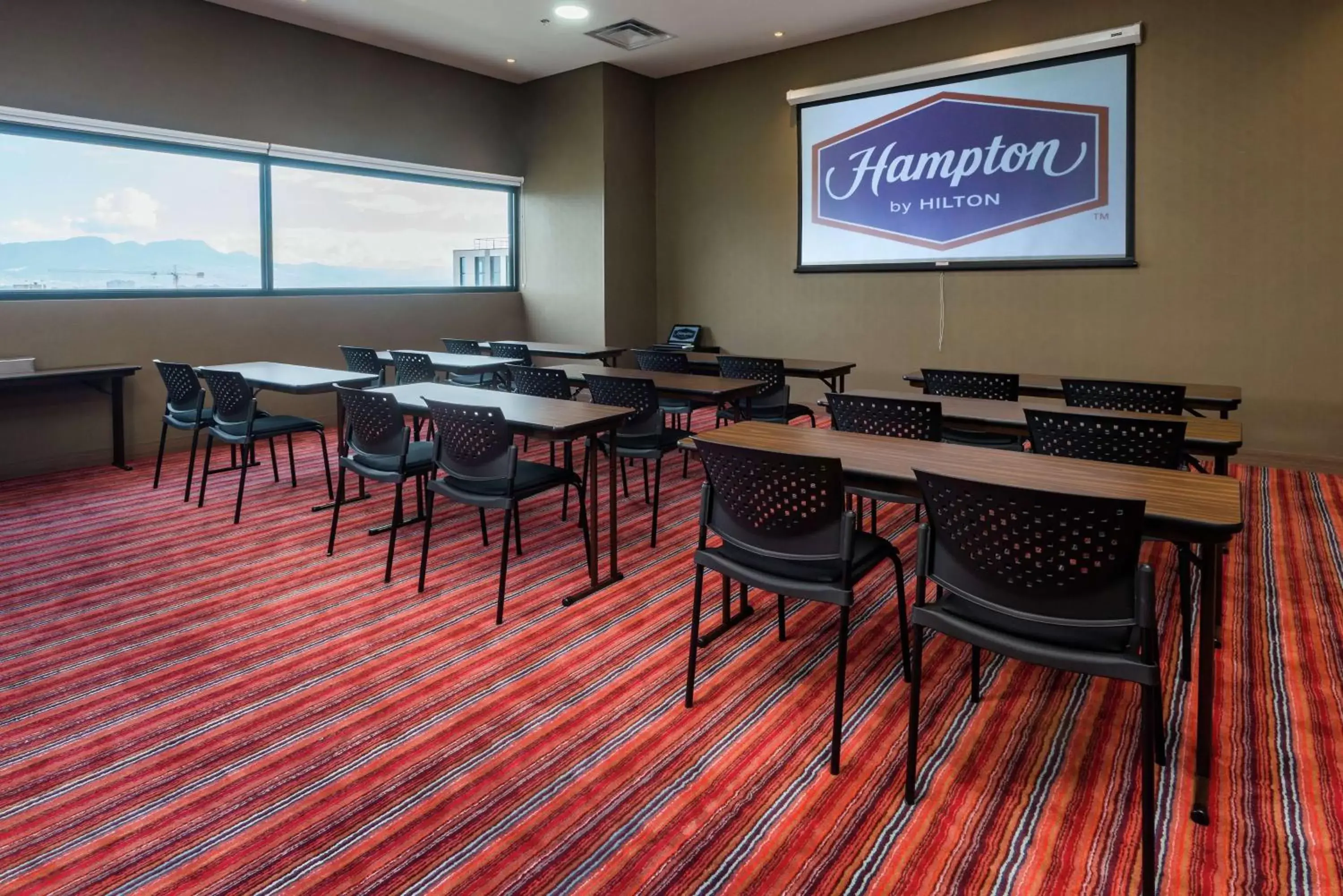 Meeting/conference room, Restaurant/Places to Eat in Hampton By Hilton Bogota Airport