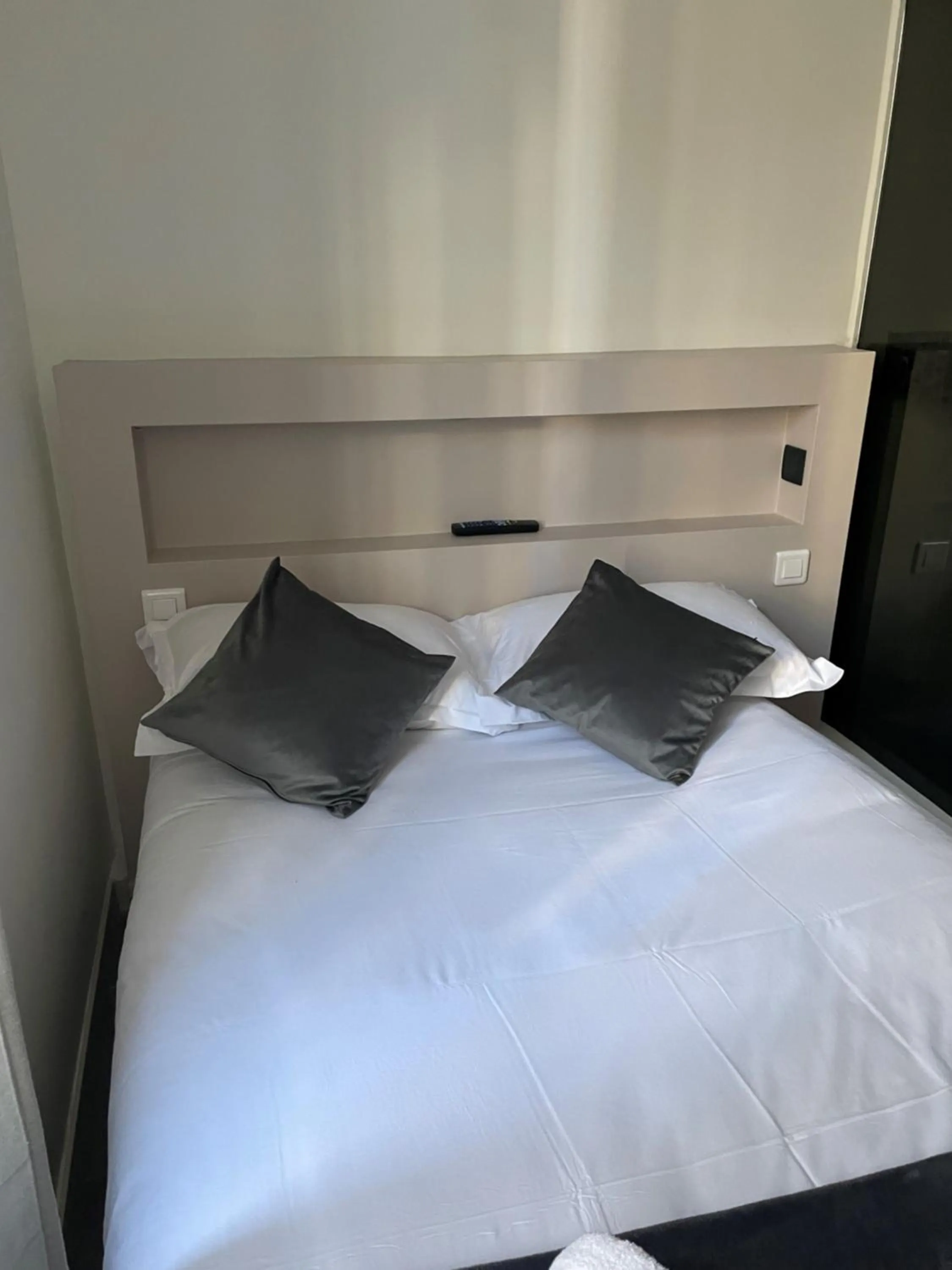 Bedroom, Bed in Hôtel Anna Livia