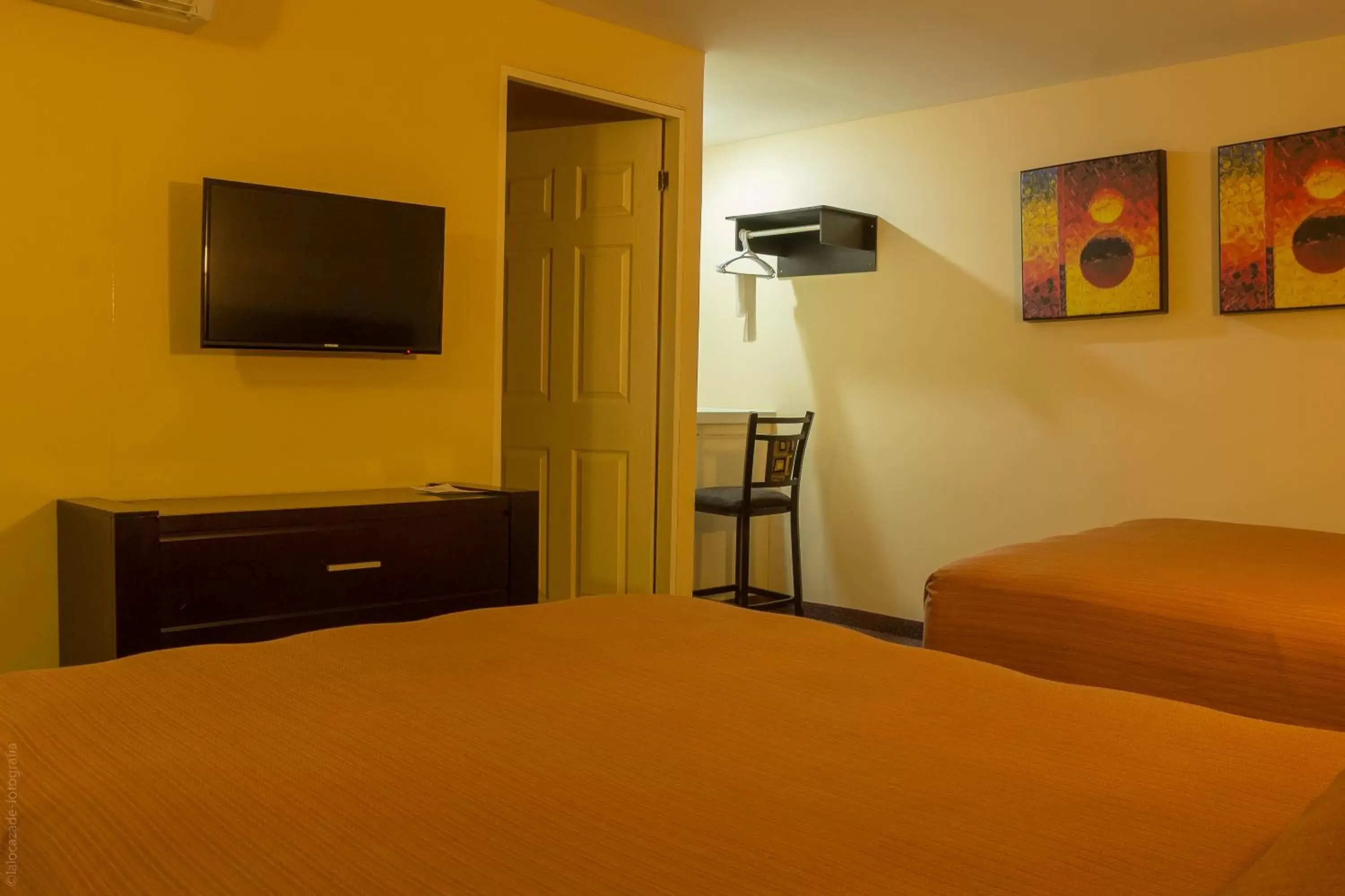 Photo of the whole room, TV/Entertainment Center in BONITTO INN® Tampico Aeropuerto