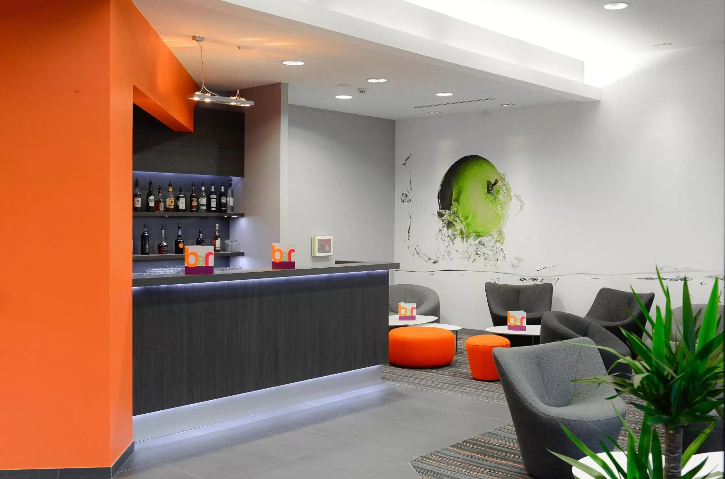 Lounge or bar, Lounge/Bar in ibis Styles Caen centre gare