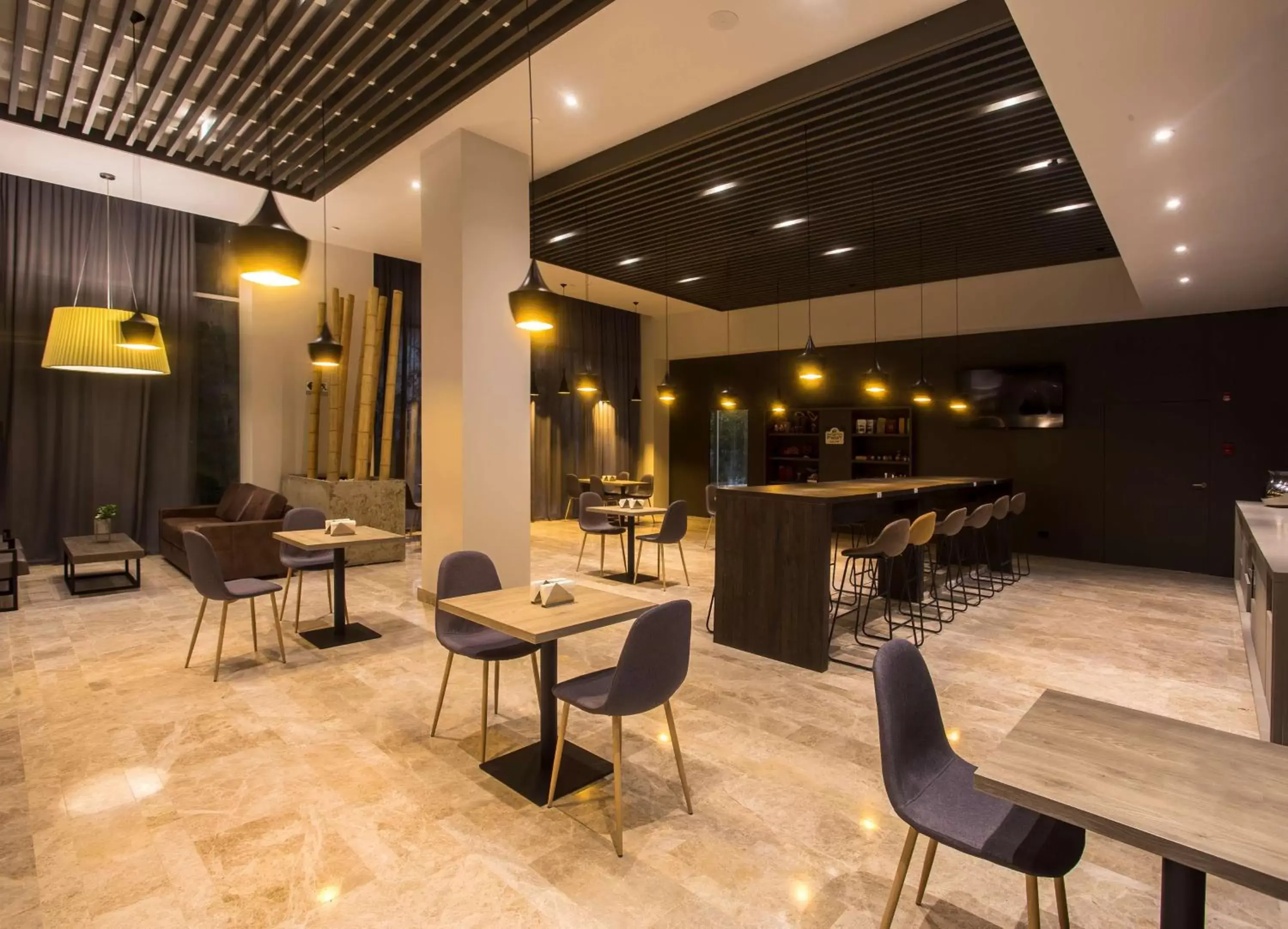 Restaurant/places to eat in Hampton by Hilton David, Panamá Restaurant/places to eat in Hampton by Hilton David, Panamá