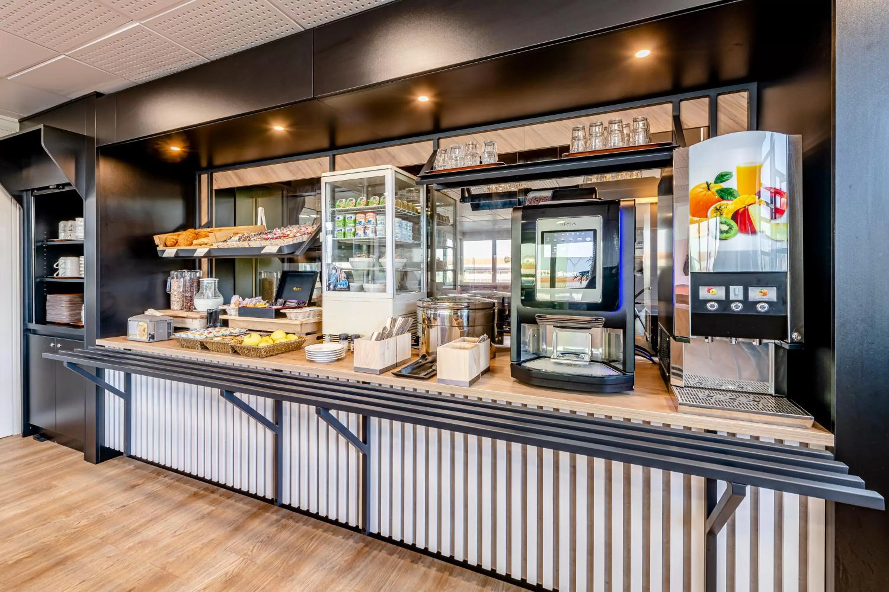 Buffet breakfast in B&B HOTEL Bordeaux Talence