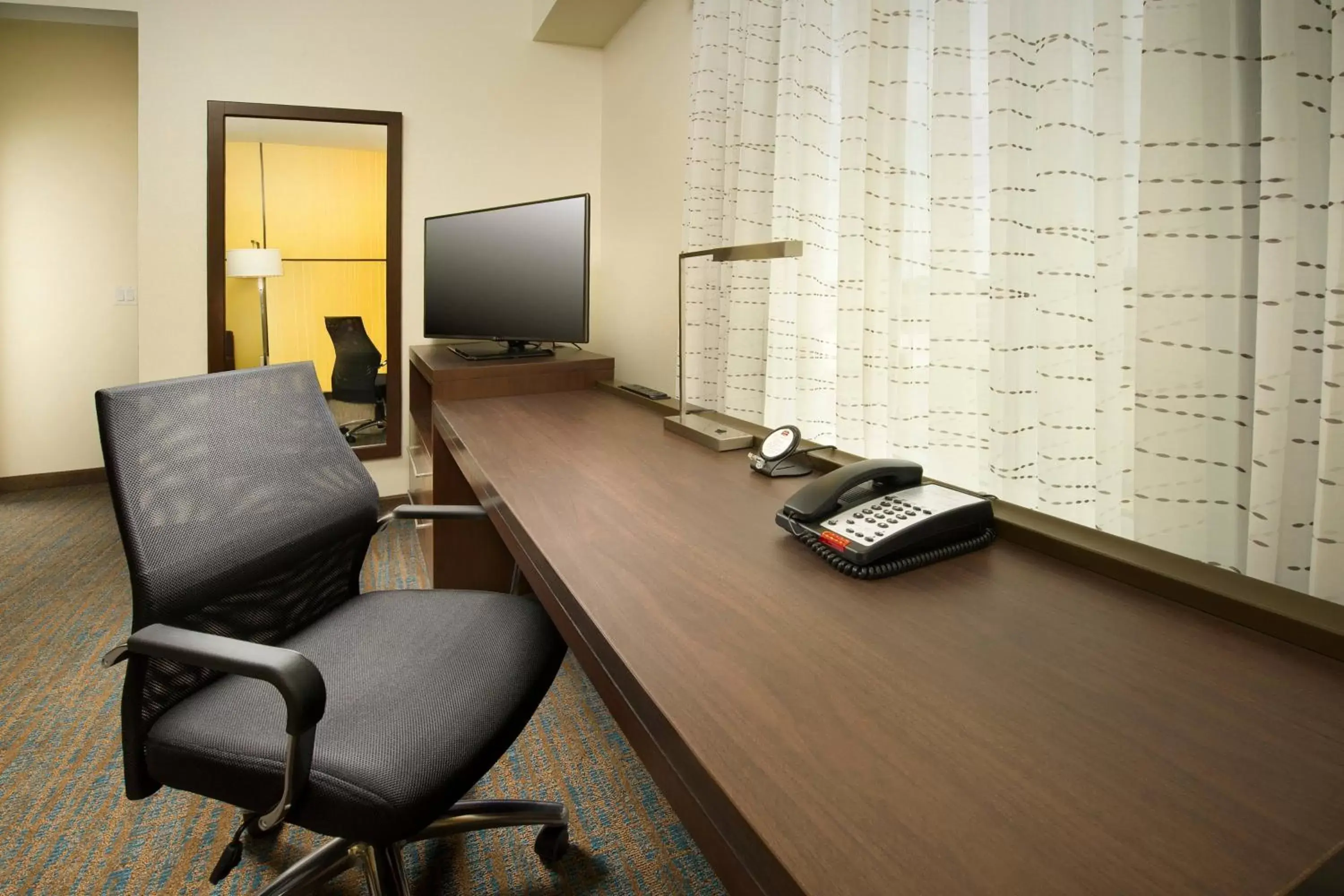 Bedroom, TV/Entertainment Center in Residence Inn by Marriott Tyler