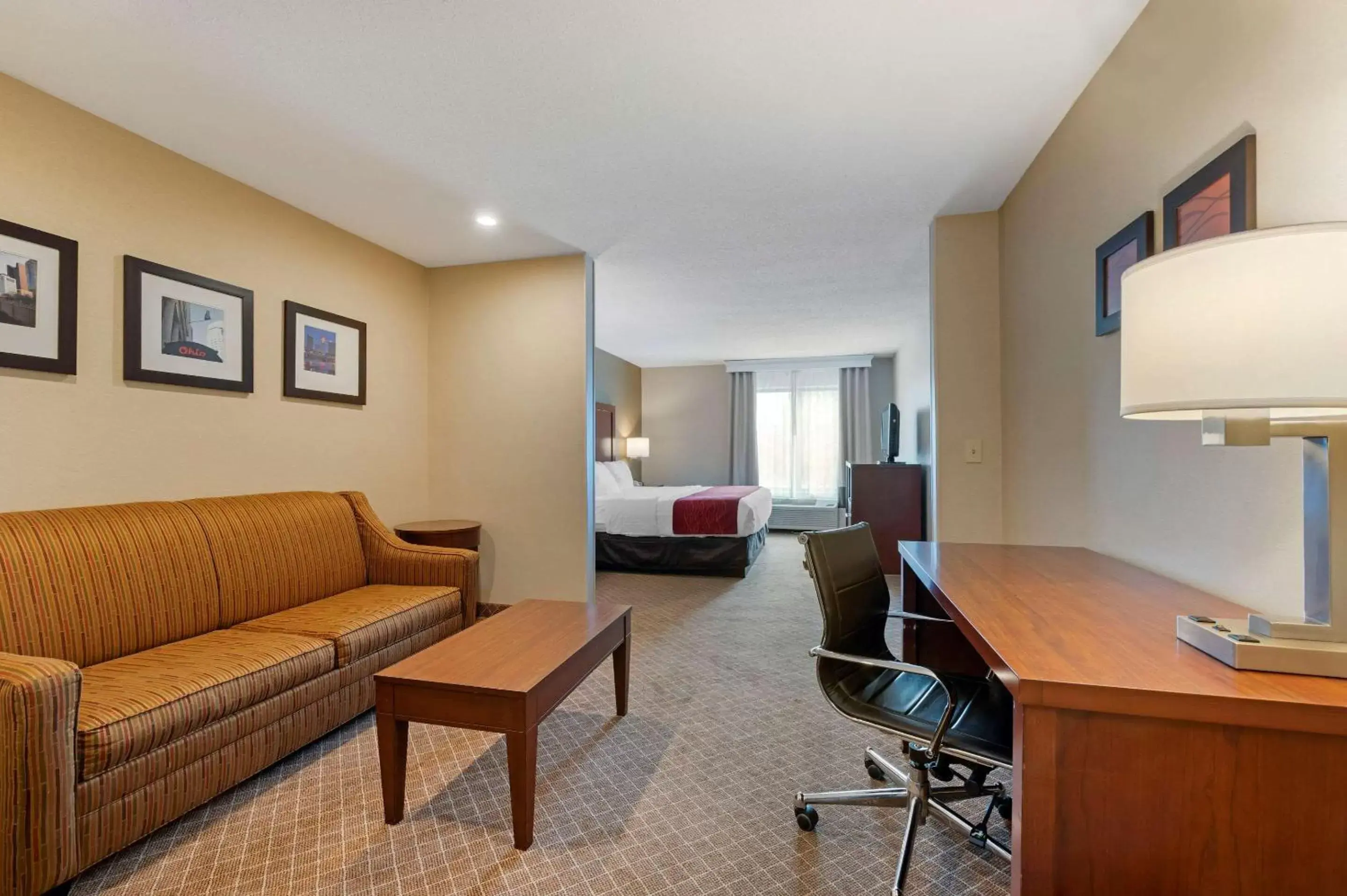 Photo of the whole room, Seating Area in Comfort Inn East Pickerington