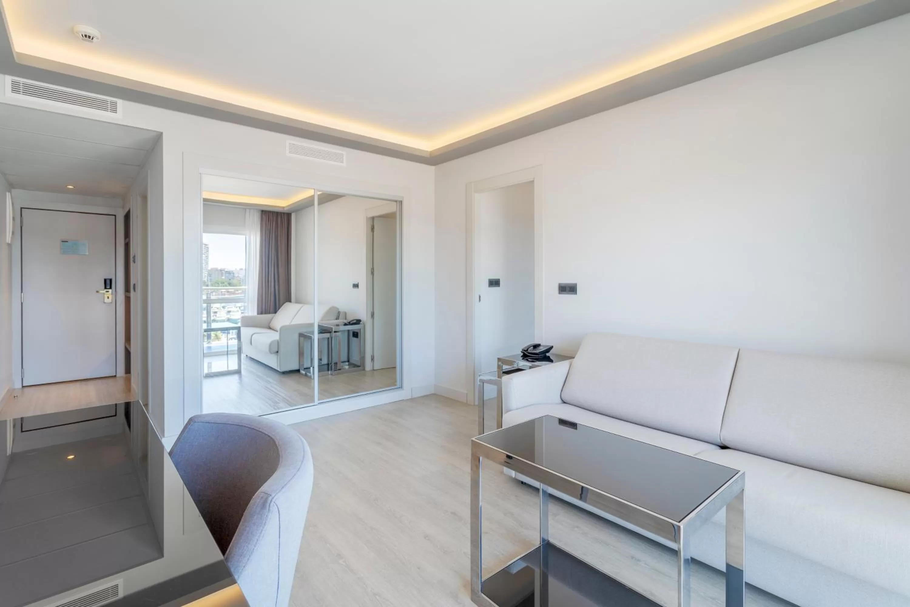 Bedroom in Melia Alicante