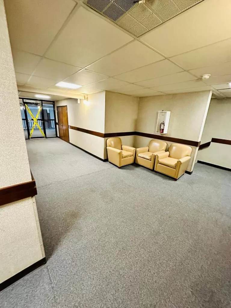 Seating area in Travel Inn & Suites
