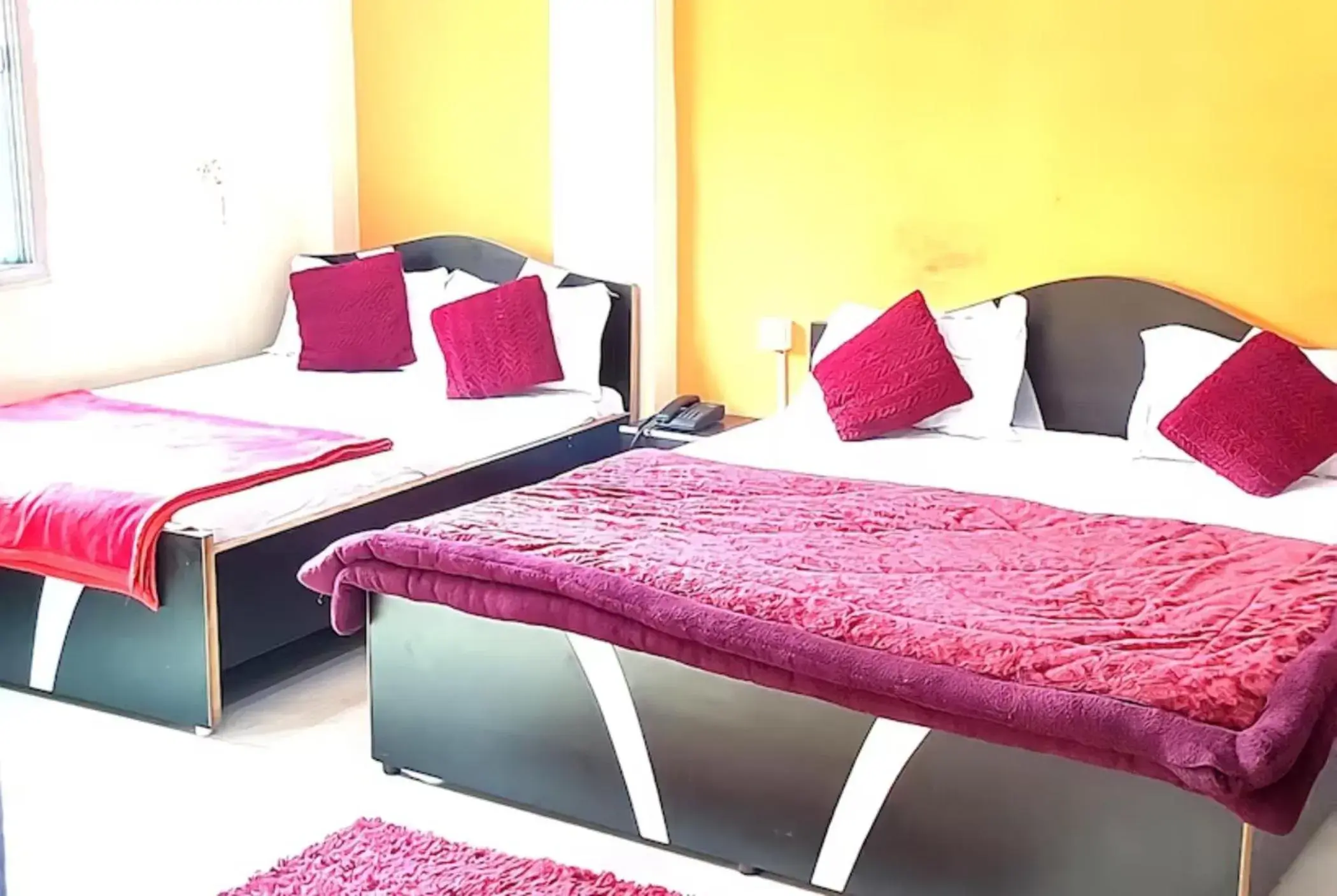 Bed in Goroomgo New Ashiyana Palace Varanasi Bed in Goroomgo New Ashiyana Palace Varanasi