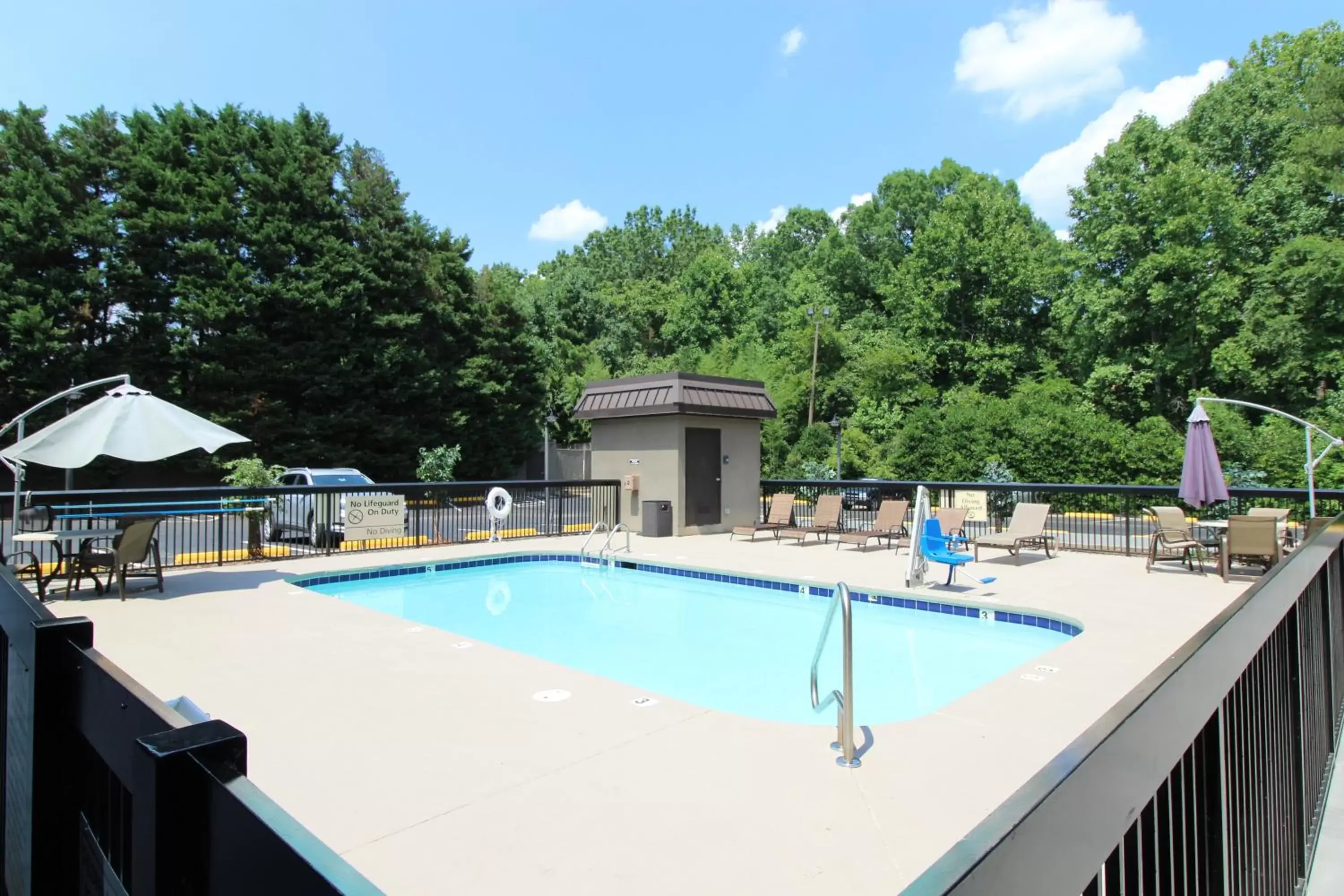 Swimming Pool in Best Western Albemarle Inn