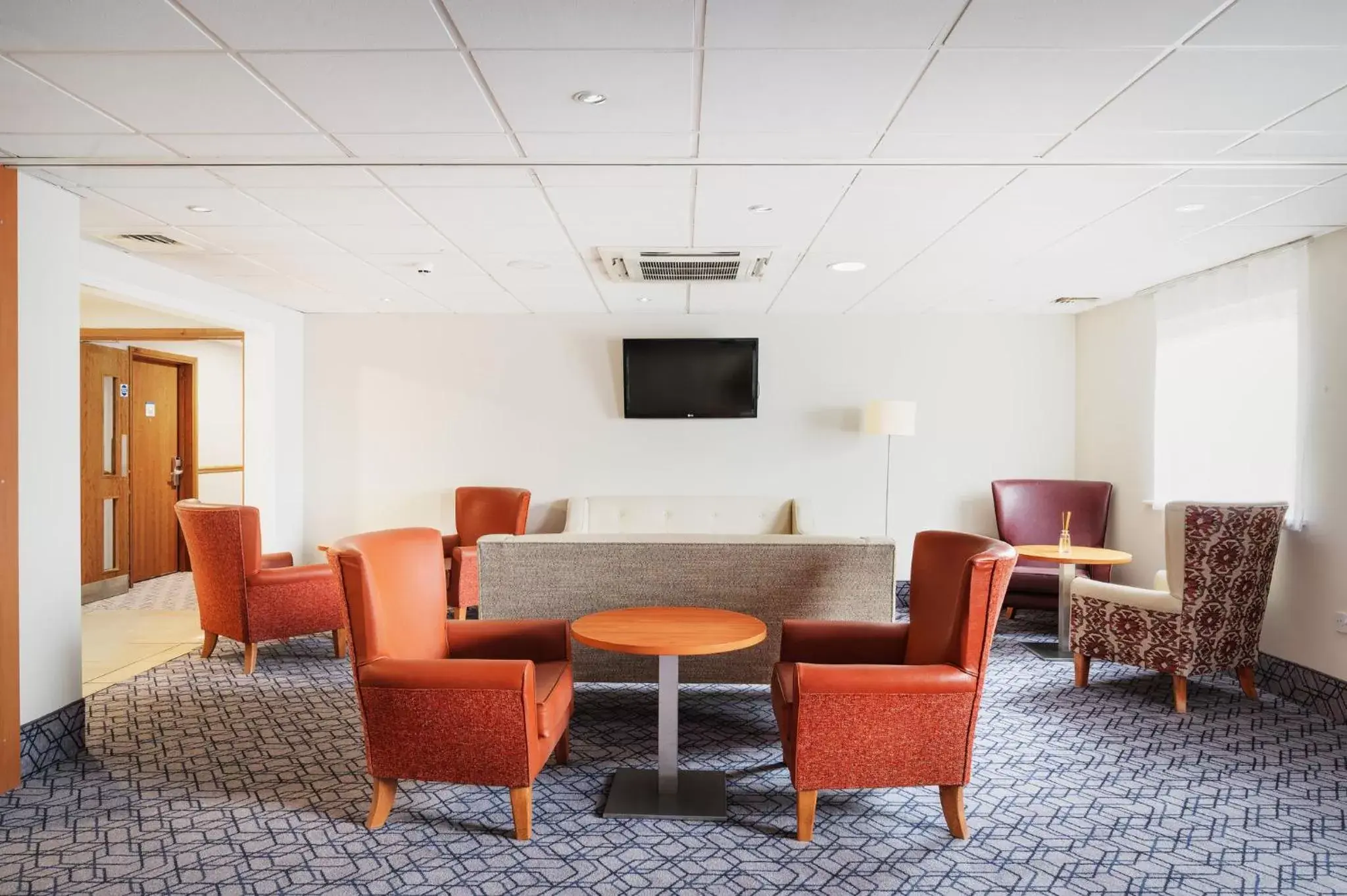 Restaurant/places to eat, Seating Area in Holiday Inn Express Shrewsbury, an IHG Hotel