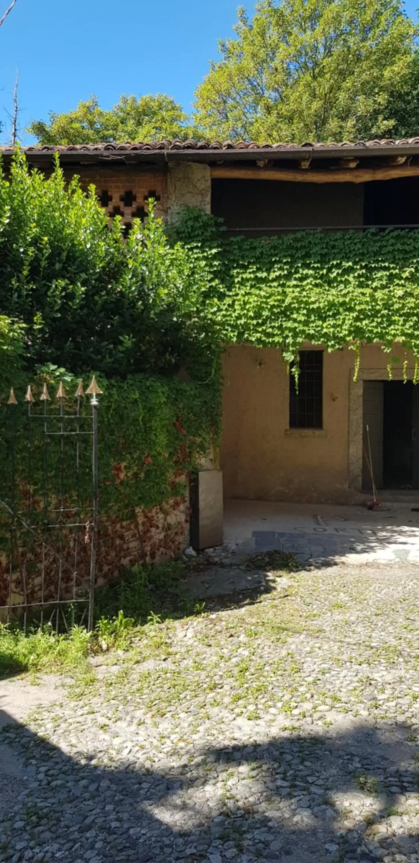 Property Building in Villa Corti