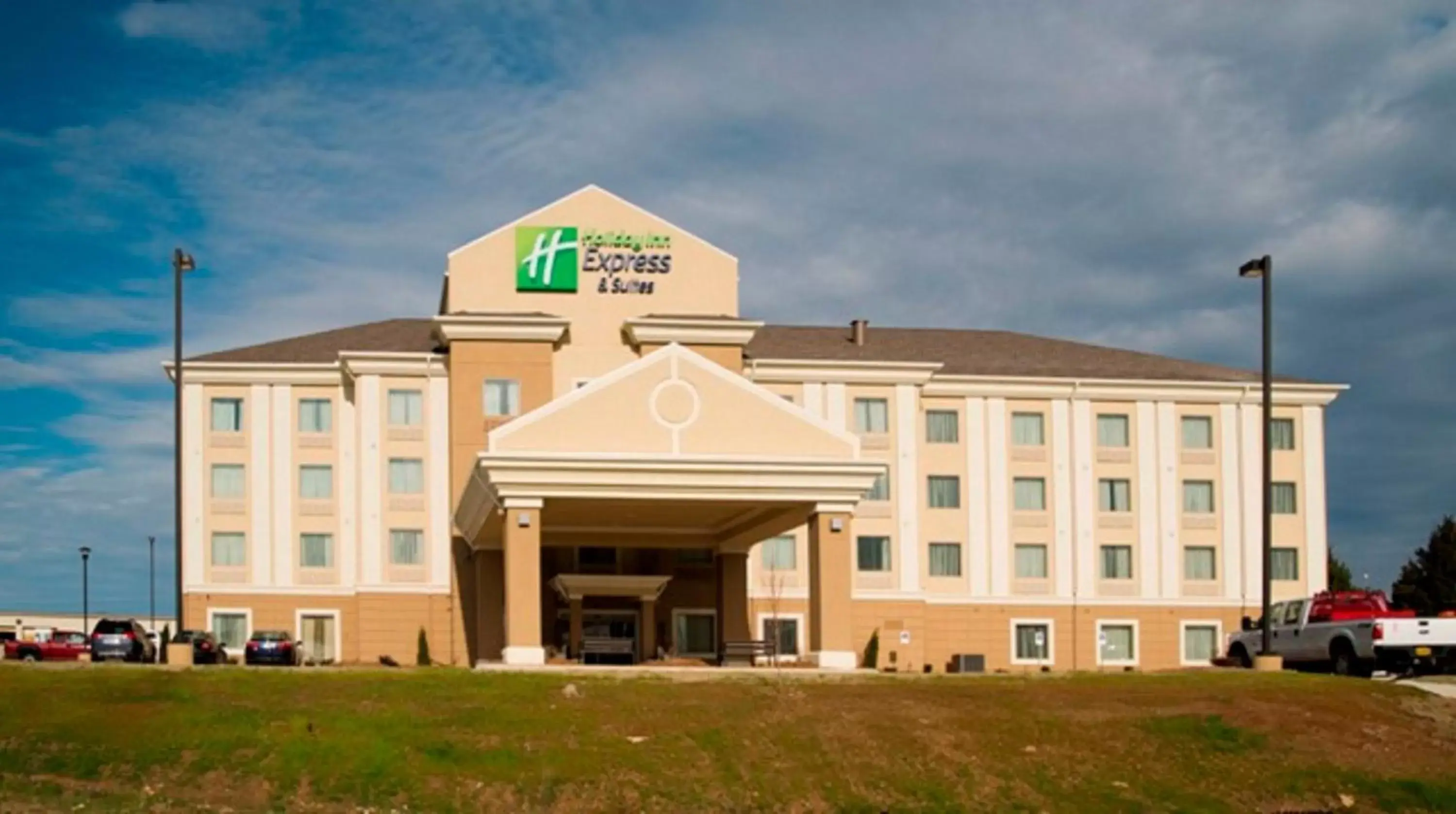 Property Building in Holiday Inn Express & Suites Morrilton, an IHG Hotel