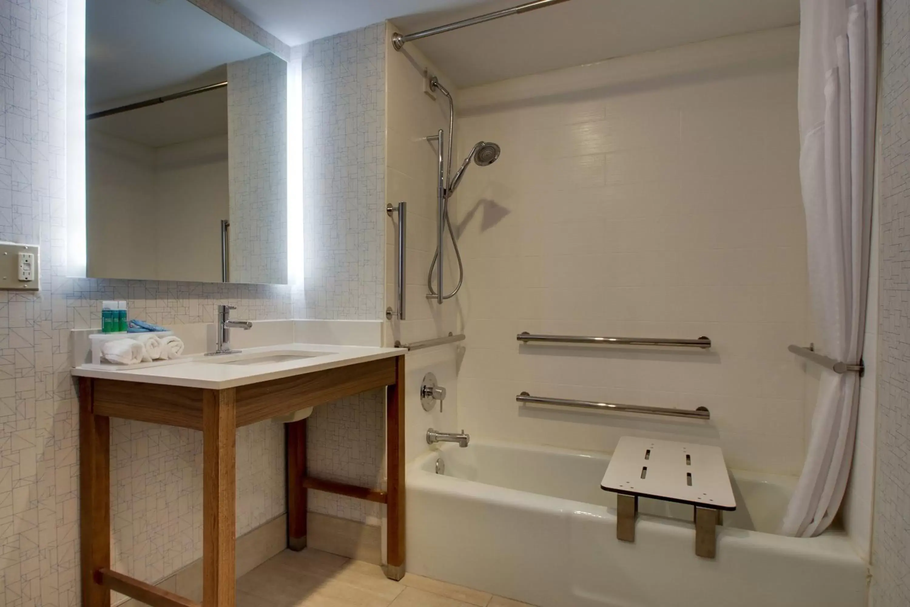 King Suite with Mobility Accessible Tub - Non-Smoking in Holiday Inn Express & Suites Wapakoneta by IHG King Suite with Mobility Accessible Tub - Non-Smoking in Holiday Inn Express & Suites Wapakoneta by IHG