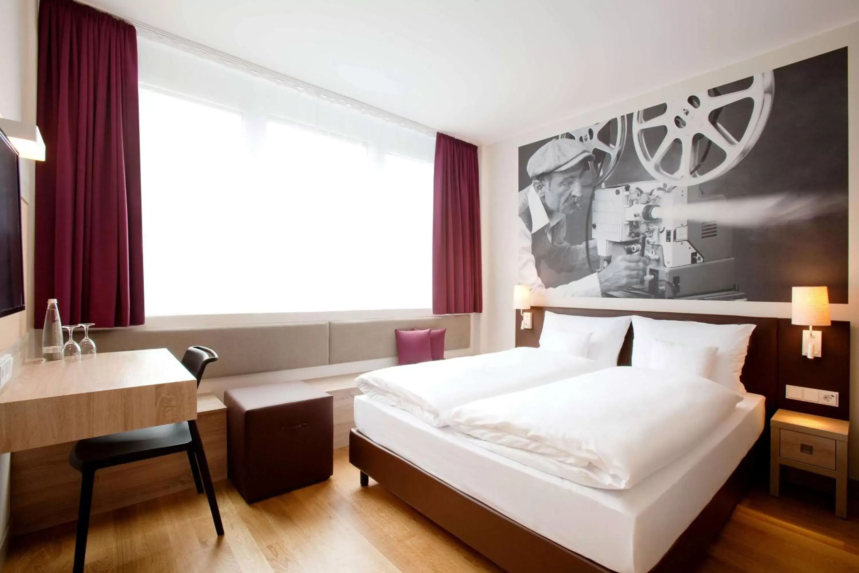 Photo of the whole room, Bed in Vienna House Easy by Wyndham München