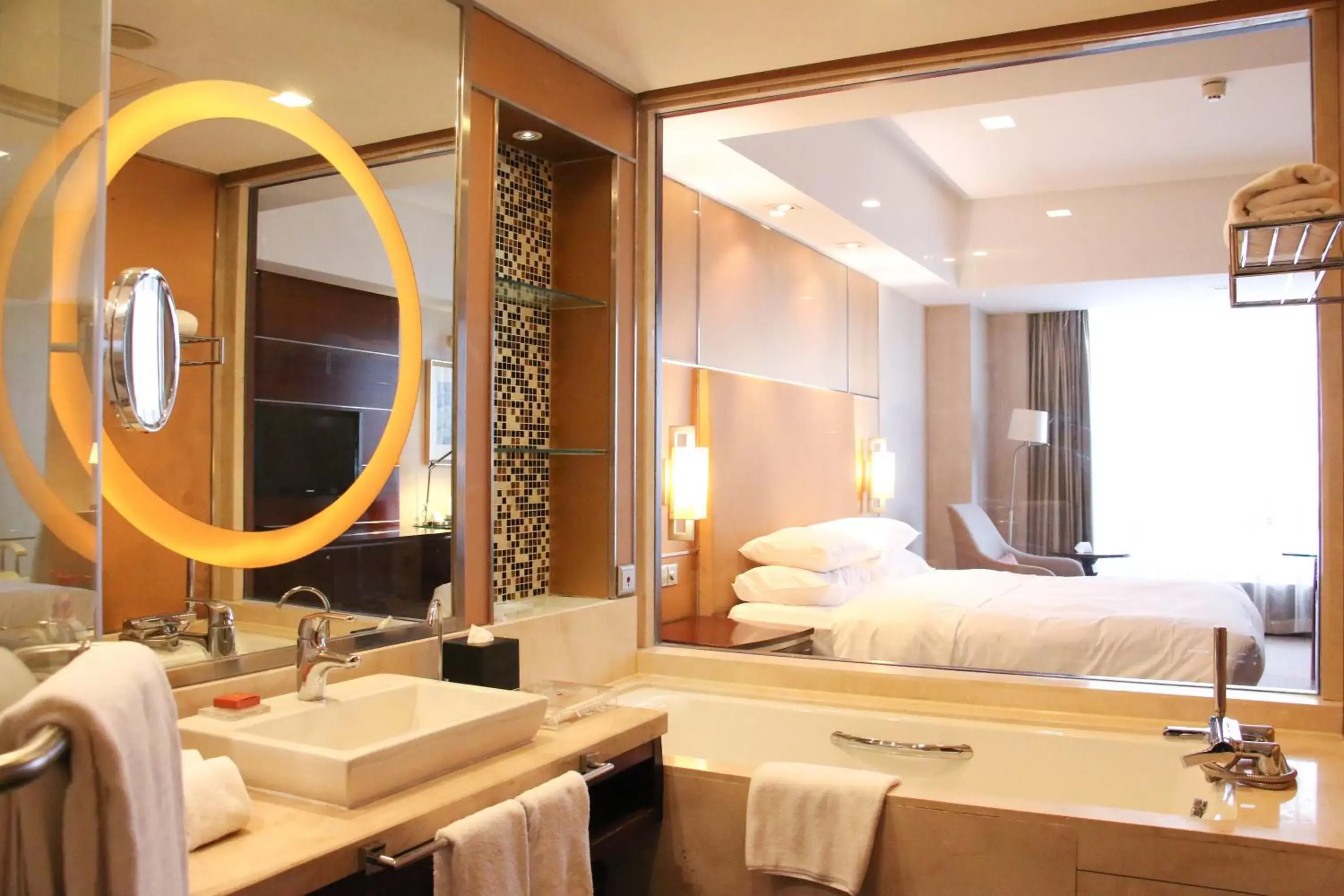 Photo of the whole room, Bathroom in Crowne Plaza Yantai Sea View, an IHG Hotel