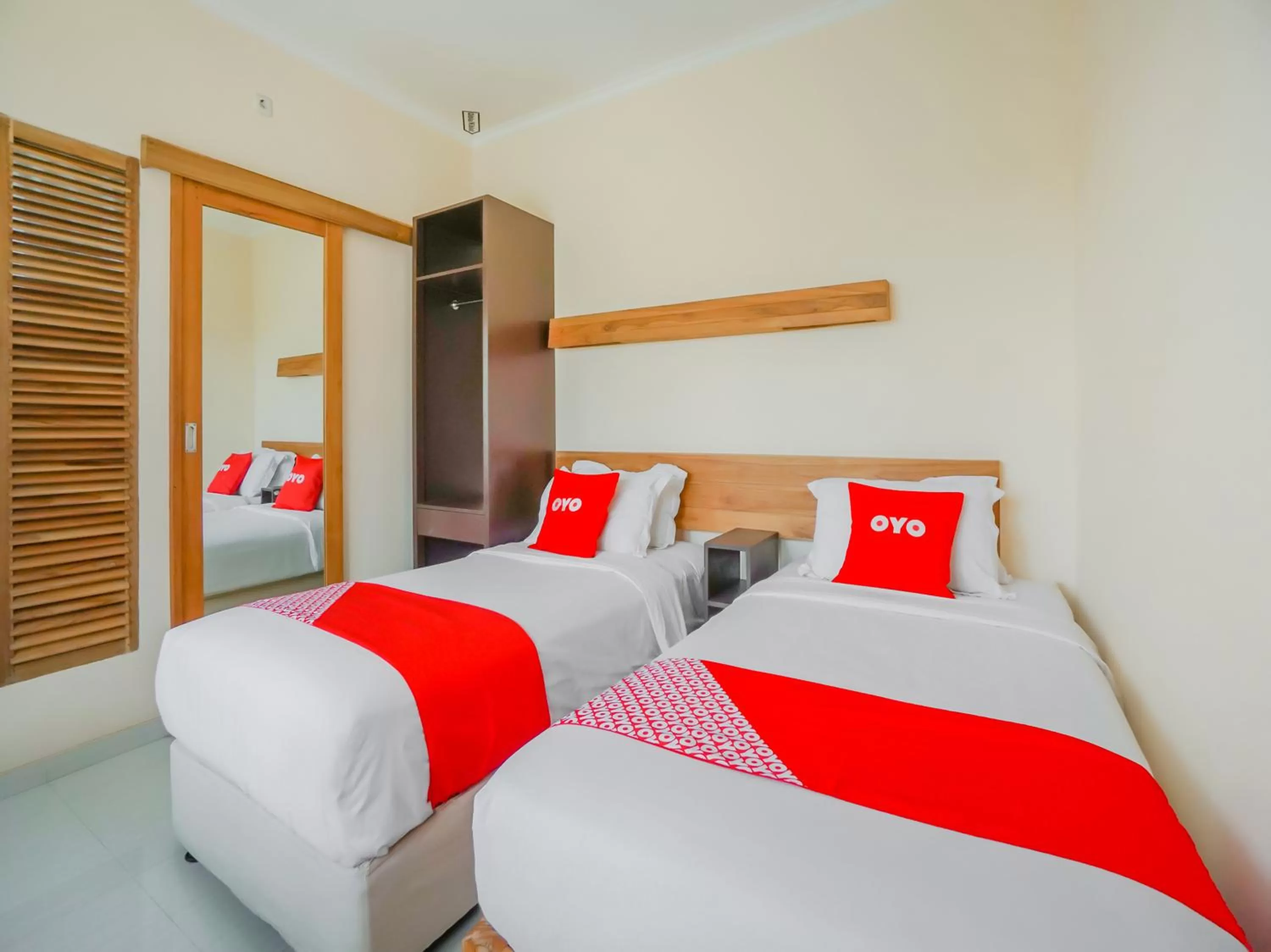 Bedroom, Bed in SUPER OYO 90319 Angler Guest House Malang
