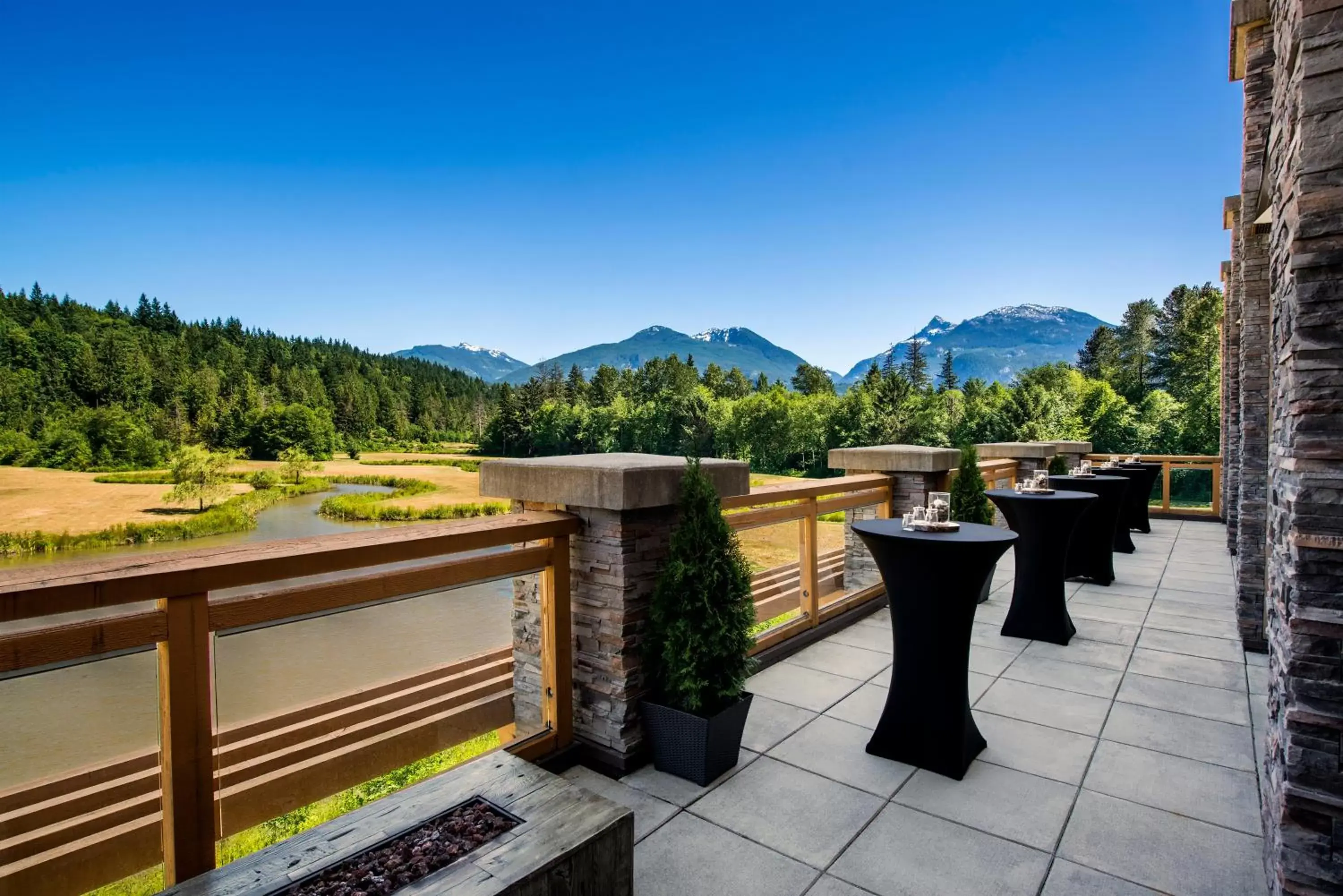 Patio, Mountain View in Executive Suites Hotel and Resort, Squamish
