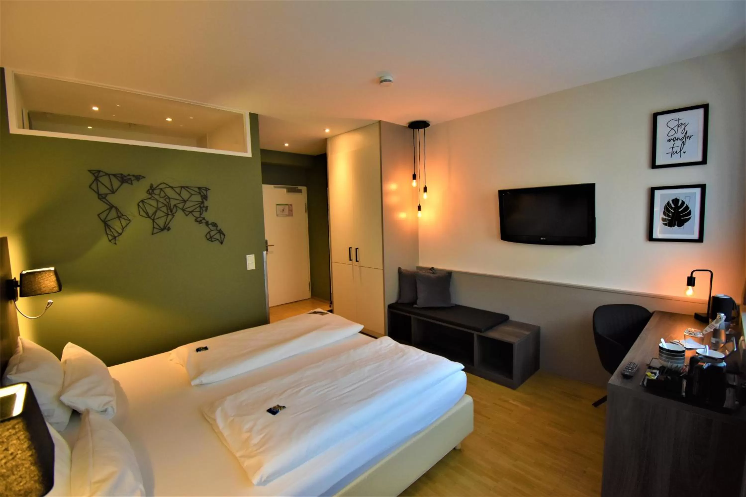 Photo of the whole room, Bed in zeitwohnhaus SUITE-HOTEL & SERVICED APARTMENTS
