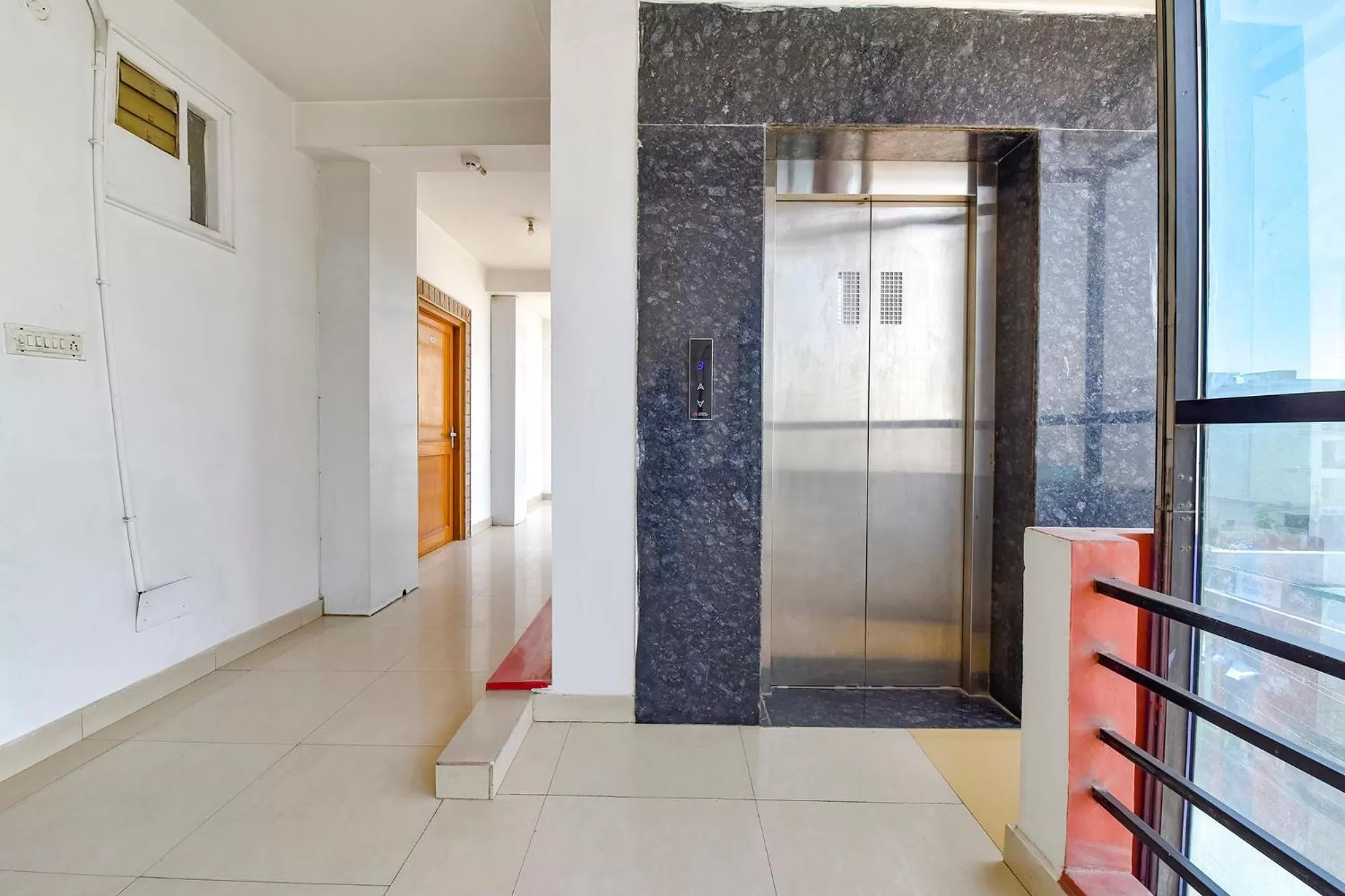 elevator in FabHotel Fly View