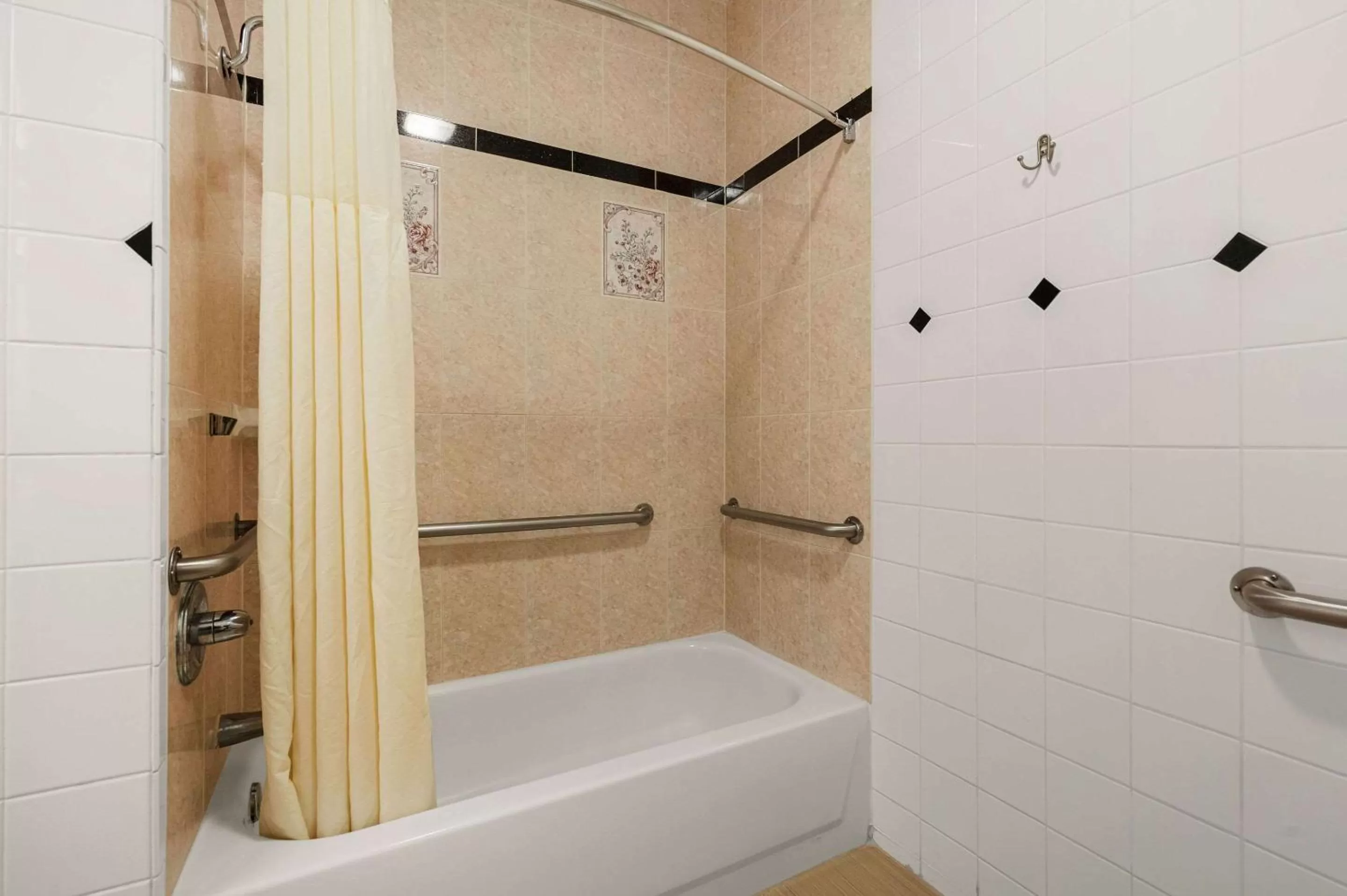 Bedroom in Quality Inn & Suites Houston Northwest - Cypress