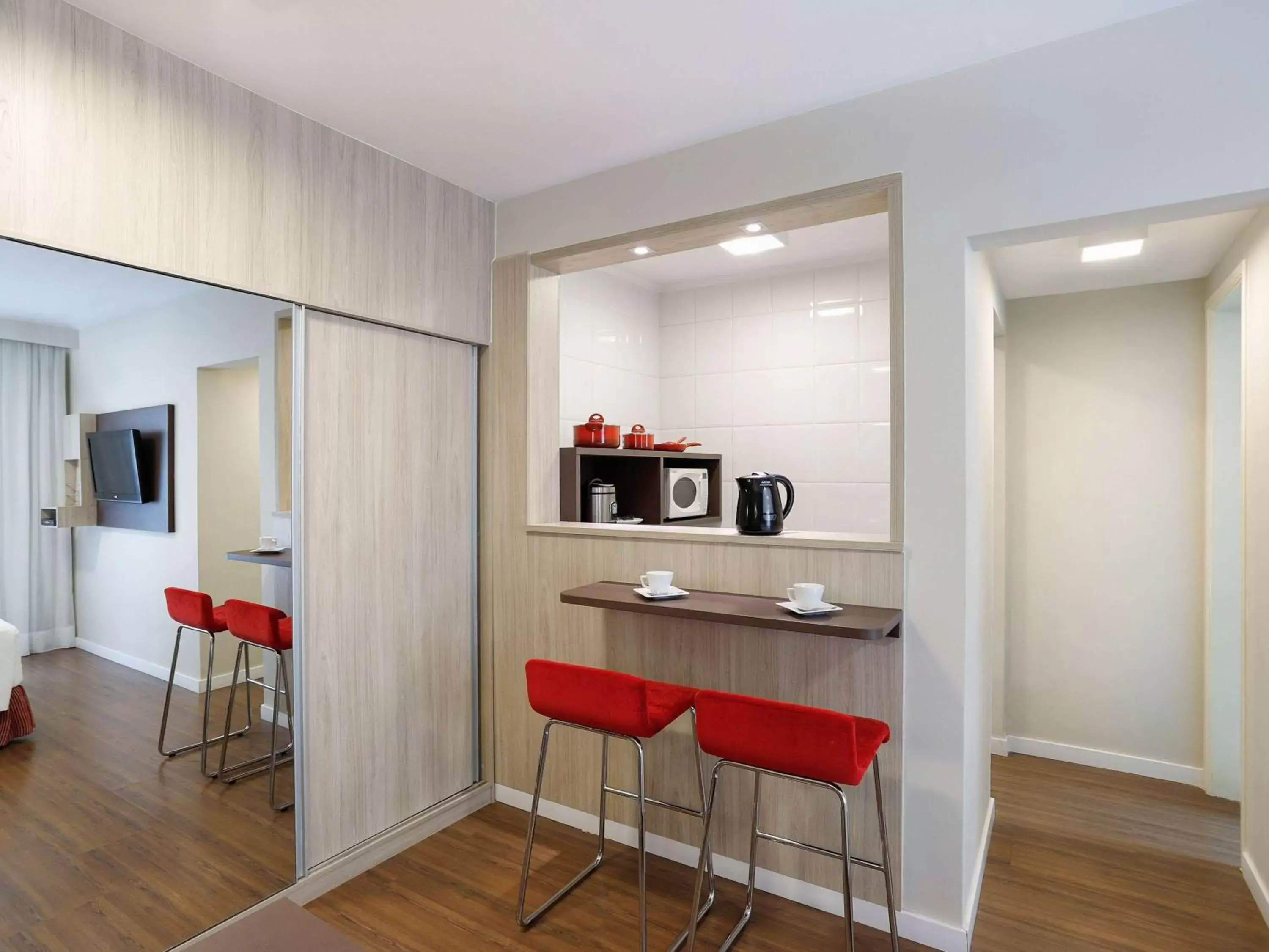 Photo of the whole room, Kitchen/Kitchenette in Mercure Sao Paulo Alamedas