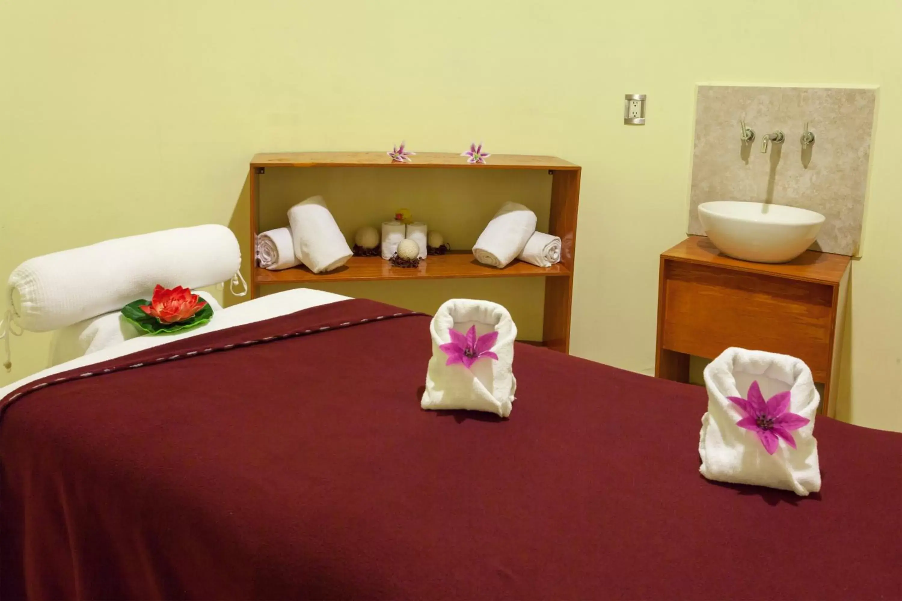 Spa and wellness centre/facilities, Bed in Holiday Inn Puebla Finsa, an IHG Hotel