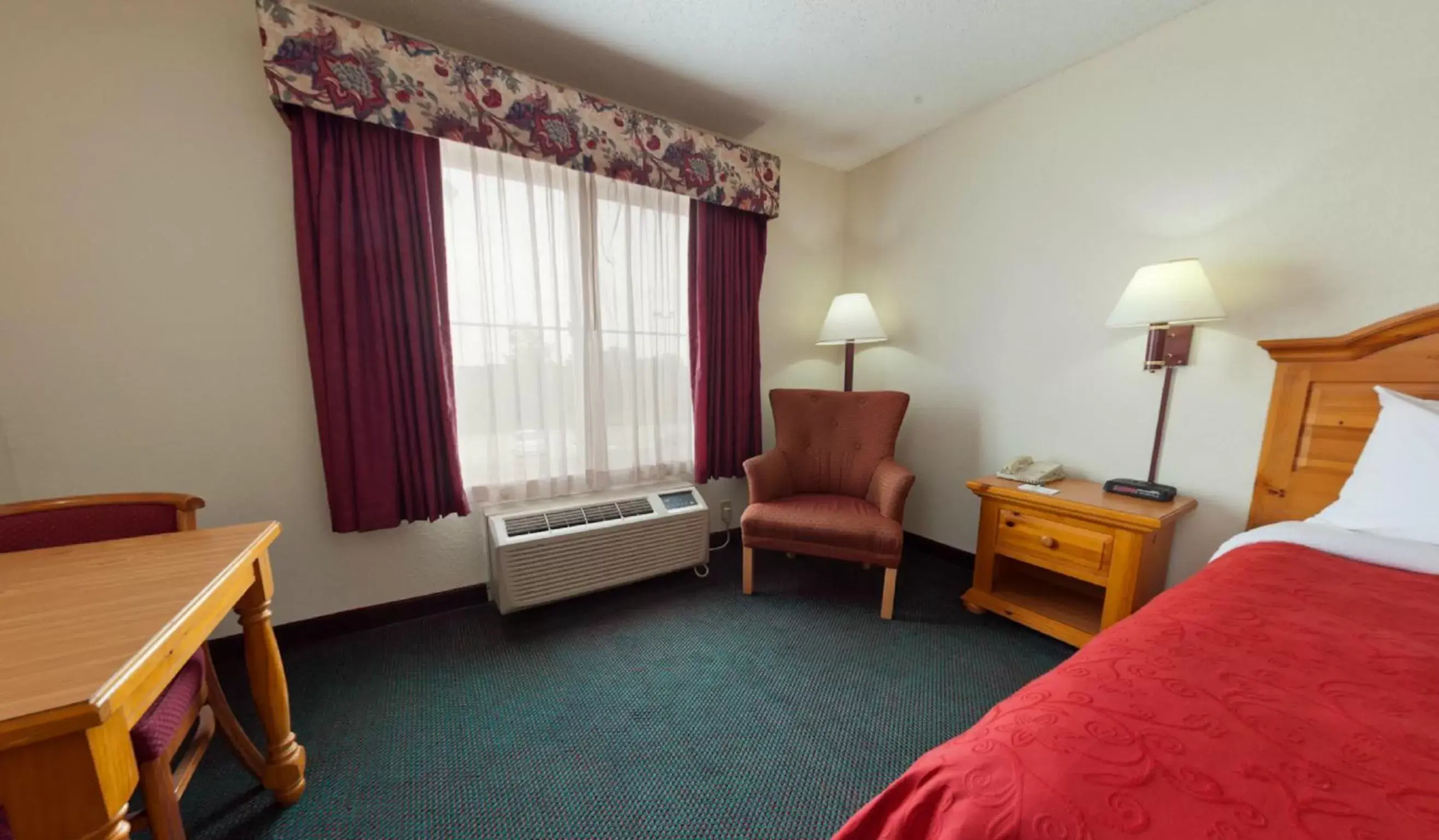 Seating Area in Country Inn & Suites by Radisson, Indianapolis South, IN