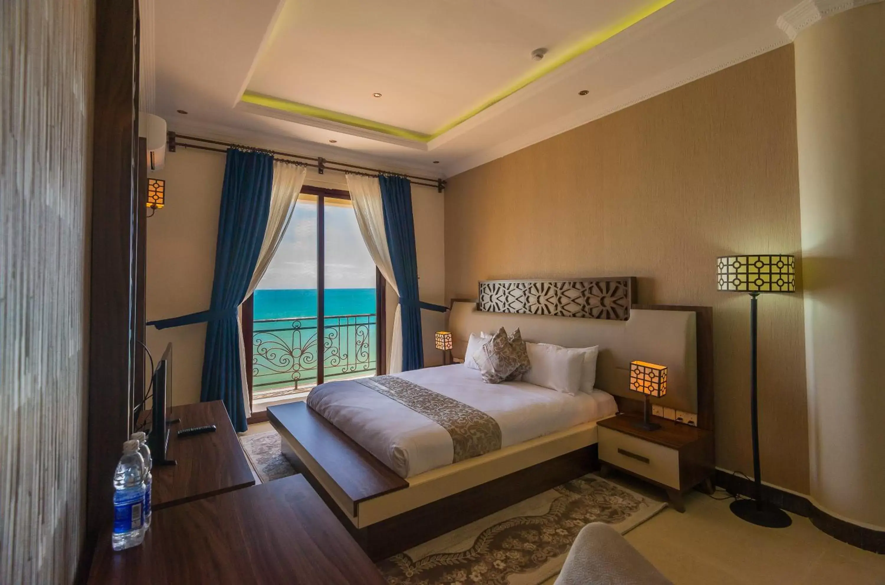 Sea view, Bed in Golden Tulip Zanzibar Resort