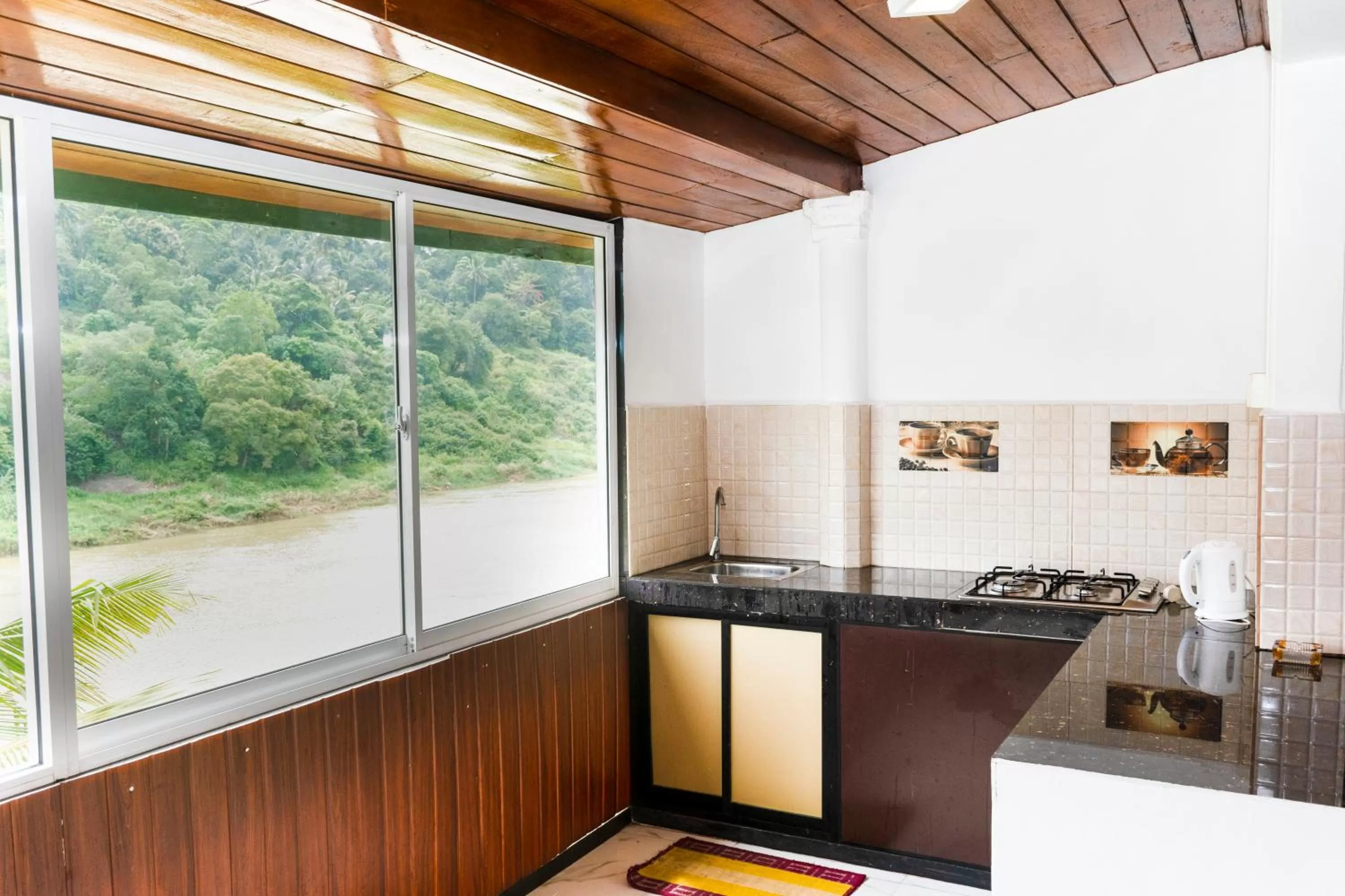 Kitchen or kitchenette in Kandy Riverside Villa