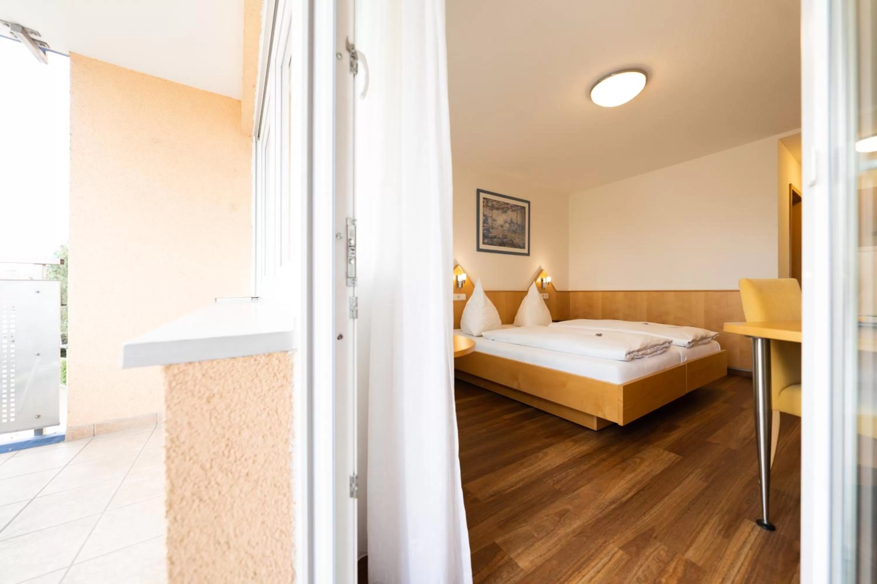 Balcony/Terrace, Bed in ates Hotel Kehl