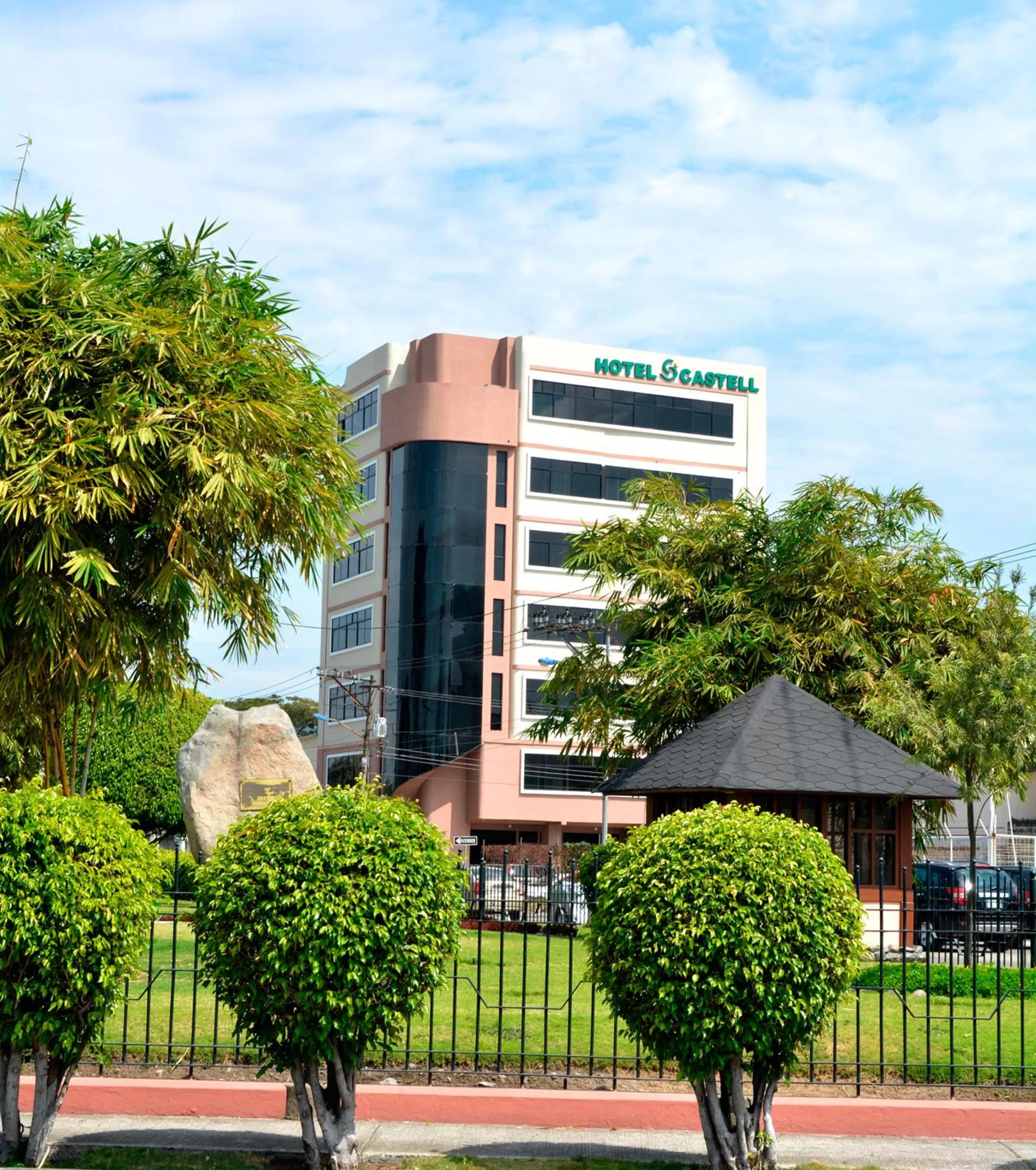 Facade/entrance in Hotel Castell - Cerca Del Aeropuerto