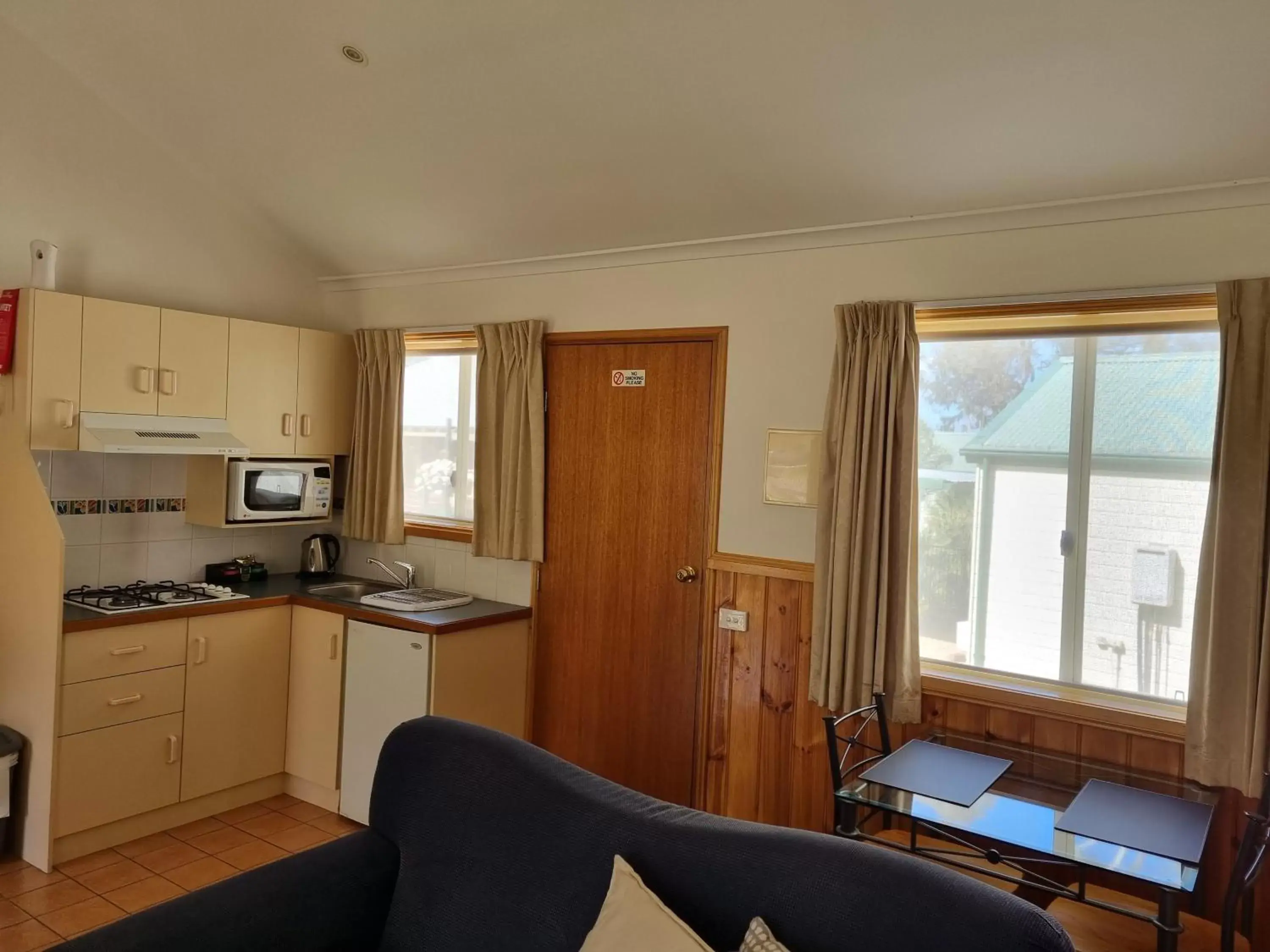 Dining area, Kitchen/Kitchenette in Golden Heritage Accommodation