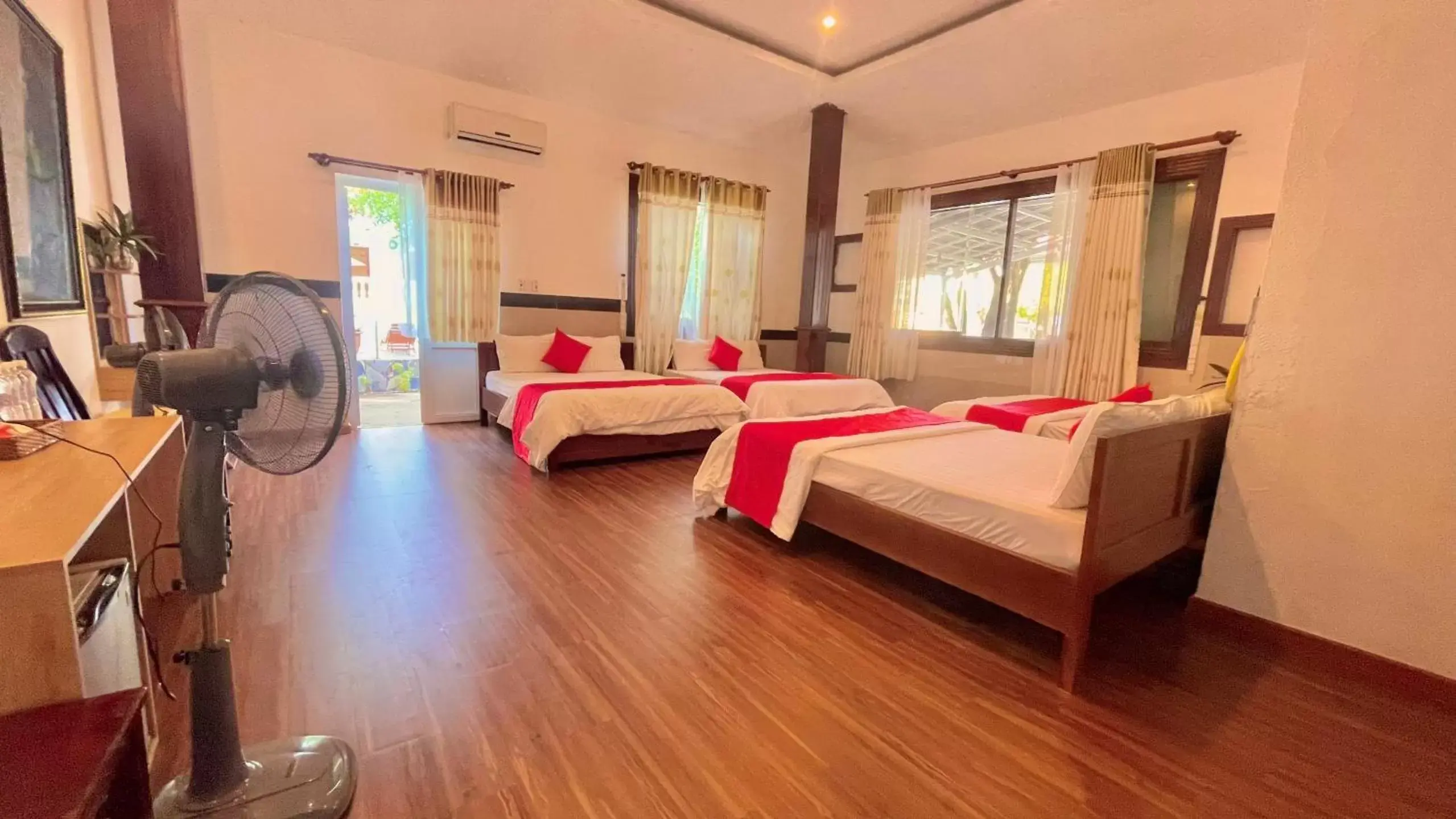 Property building, Bed in Caroline Resort Property building, Bed in Caroline Resort