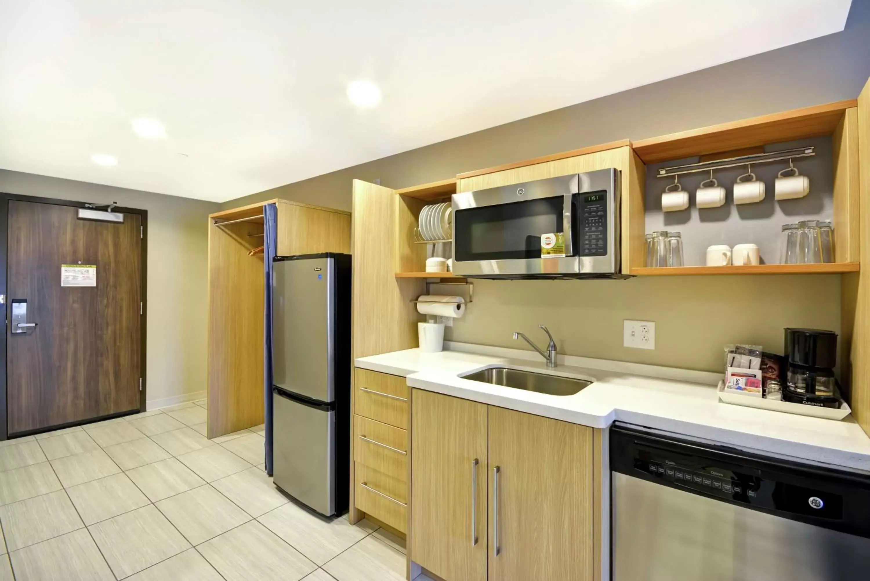 Kitchen or kitchenette, Kitchen/Kitchenette in Home2 Suites By Hilton St. Simons Island