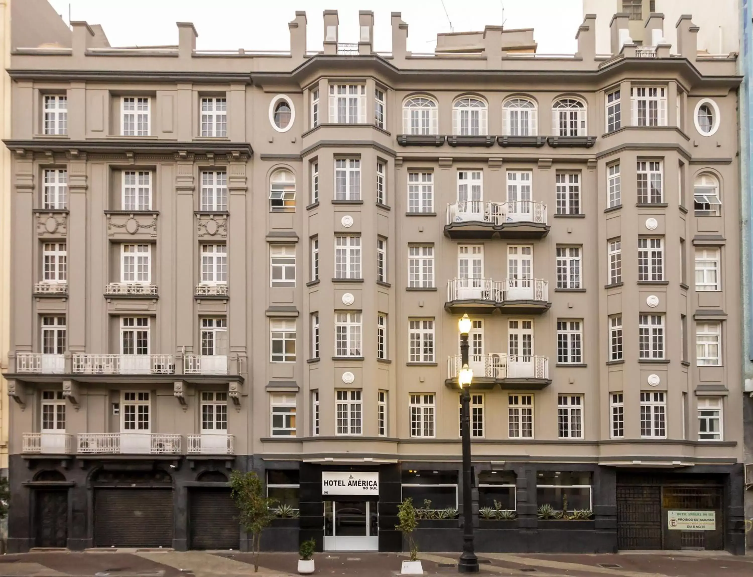 Facade/entrance, Property Building in Hotel America do Sul