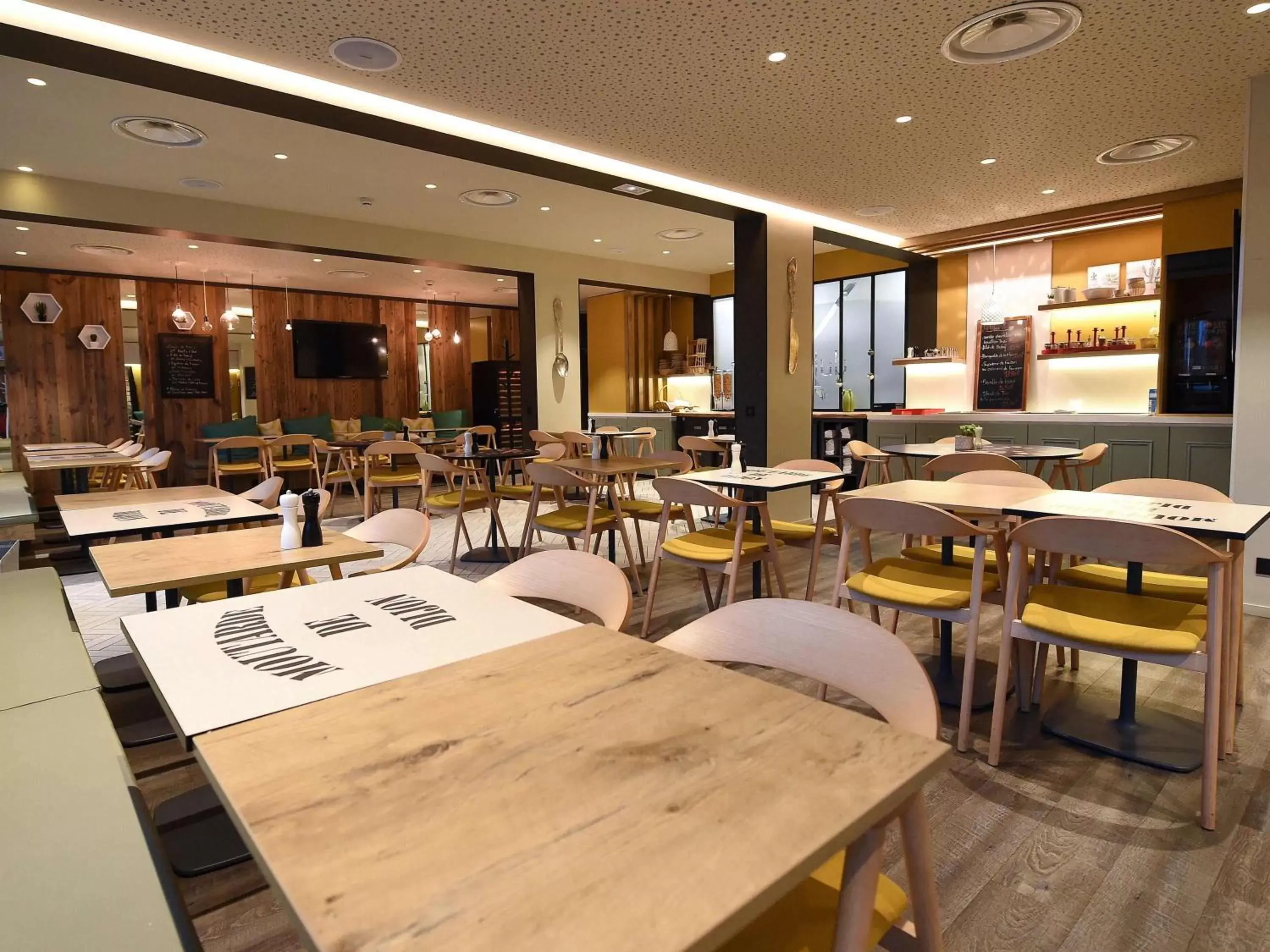 Restaurant/Places to Eat in ibis Dijon Gare