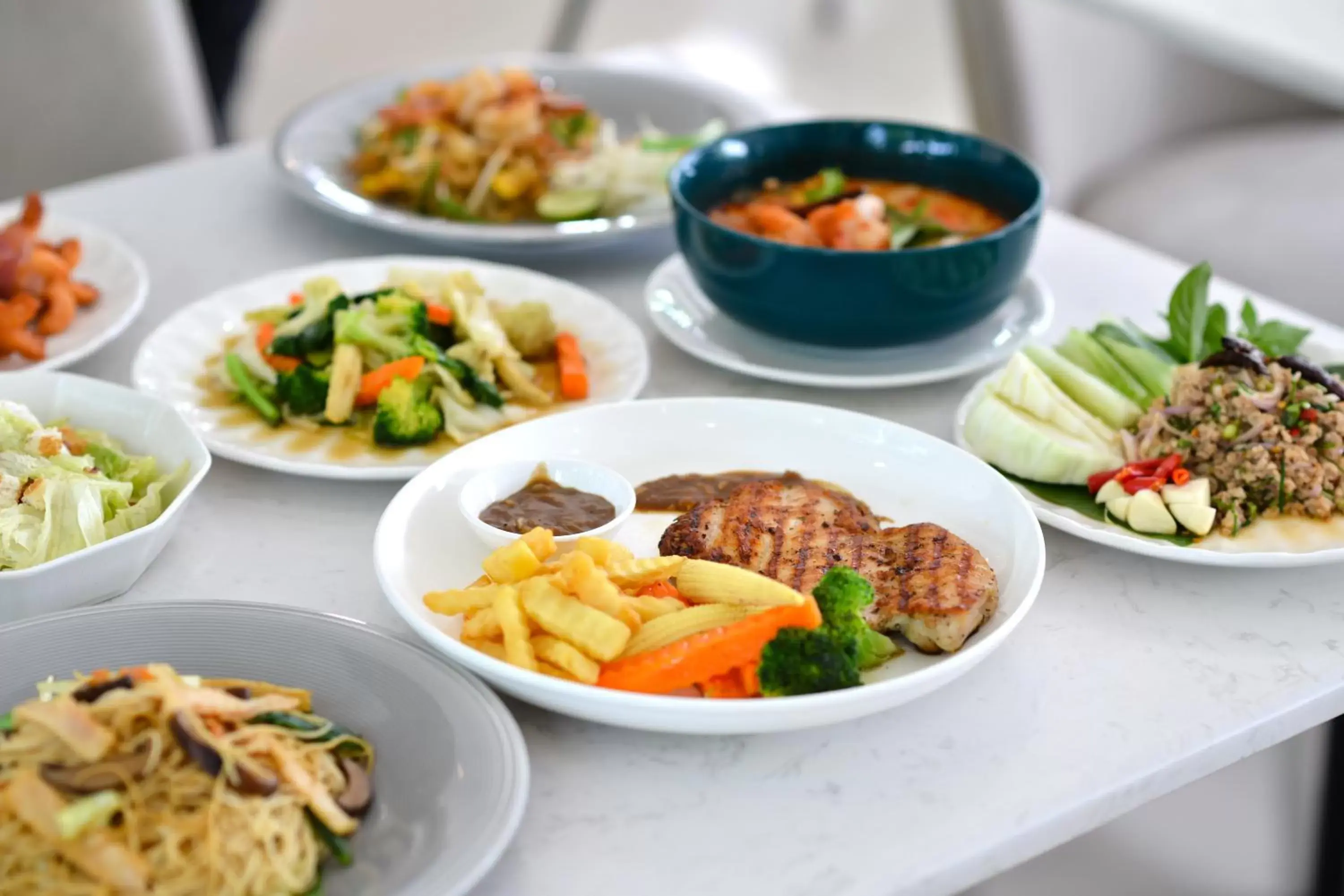 Food, Lunch and Dinner in Golden Jade Suvarnabhumi